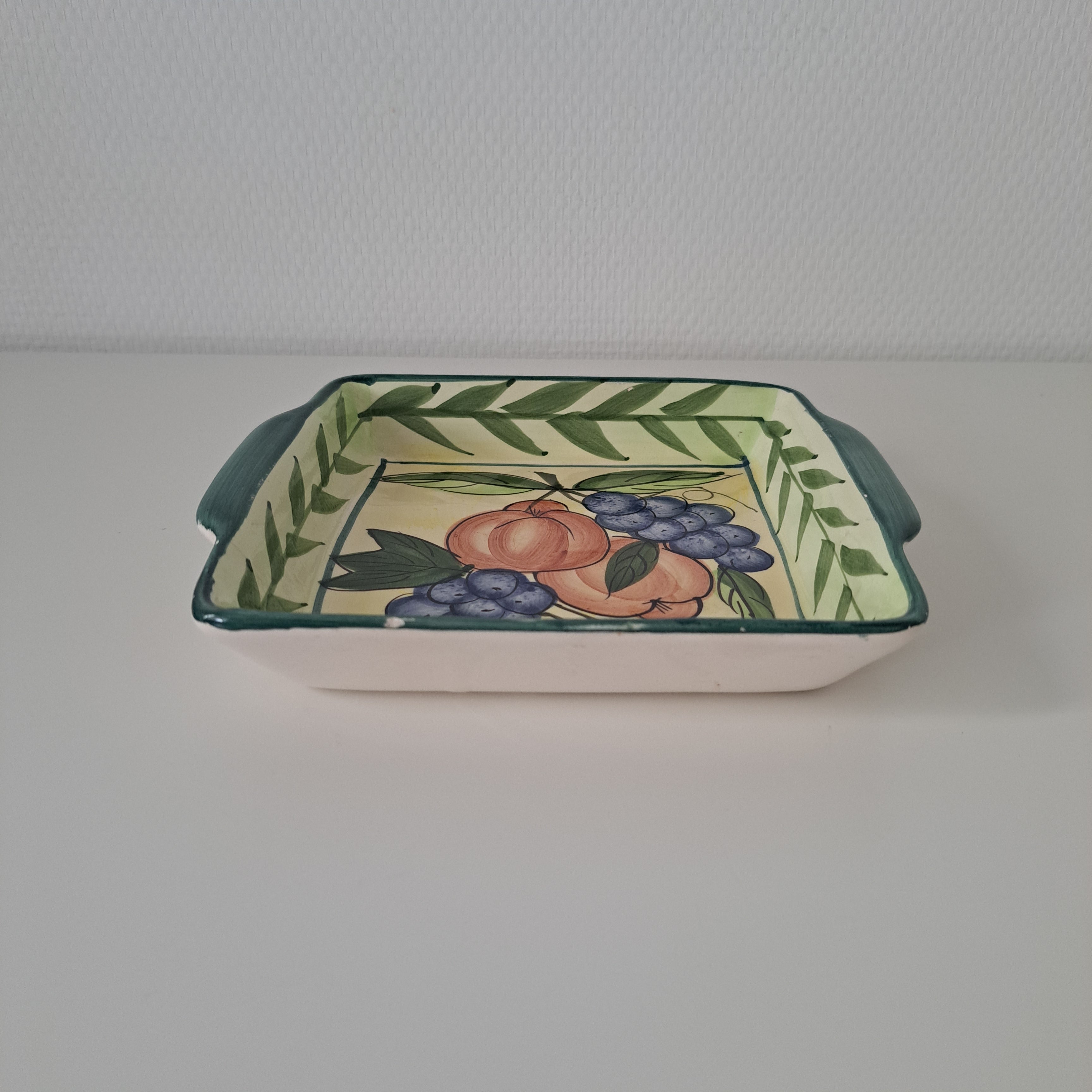 Serving dish, fruit pattern