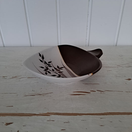 Kupittaan savi, "sydän" kulho, valko-ruskea