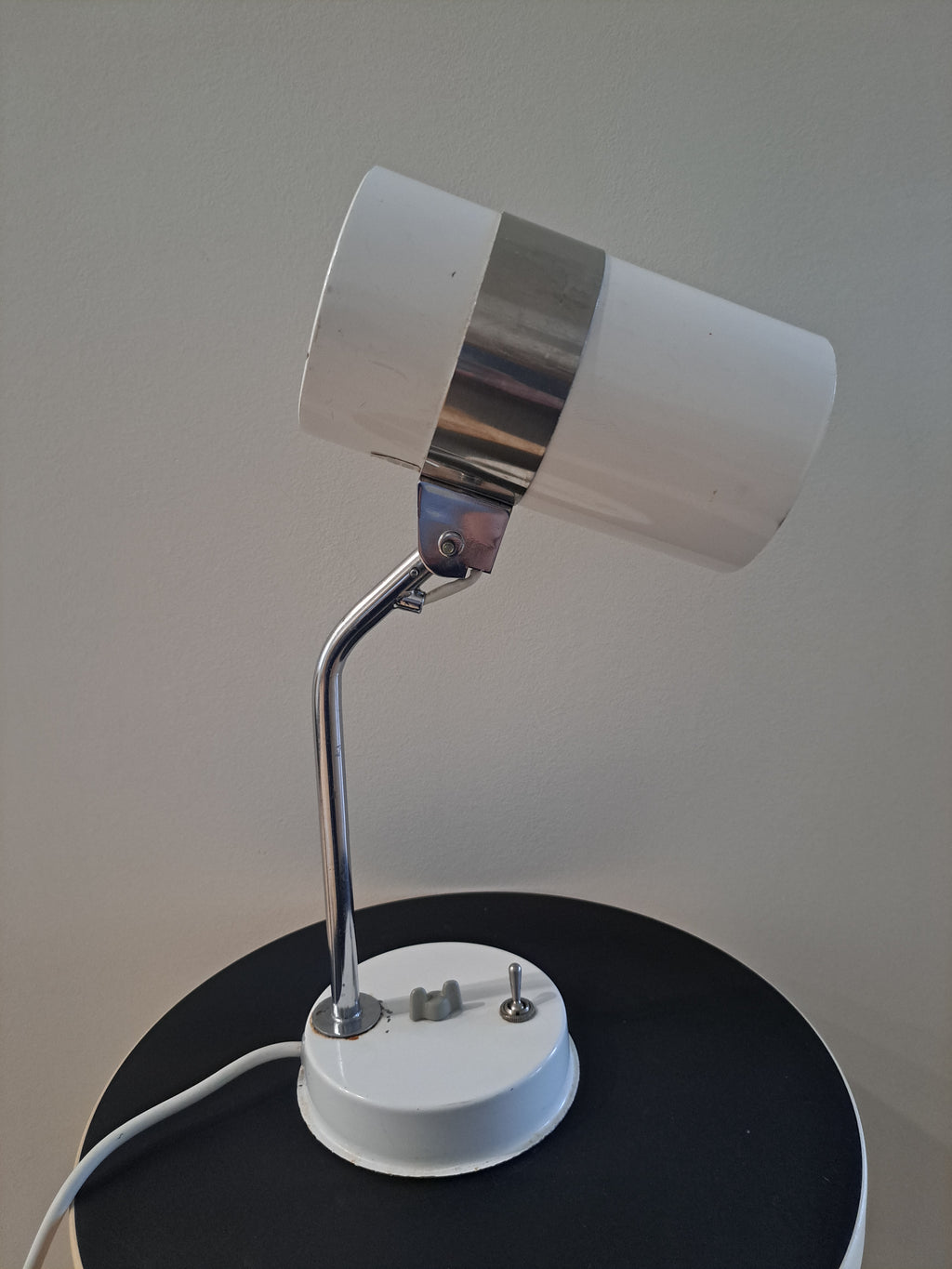 L & P Turku, pöytävalaisin, EVP60, valkoinen