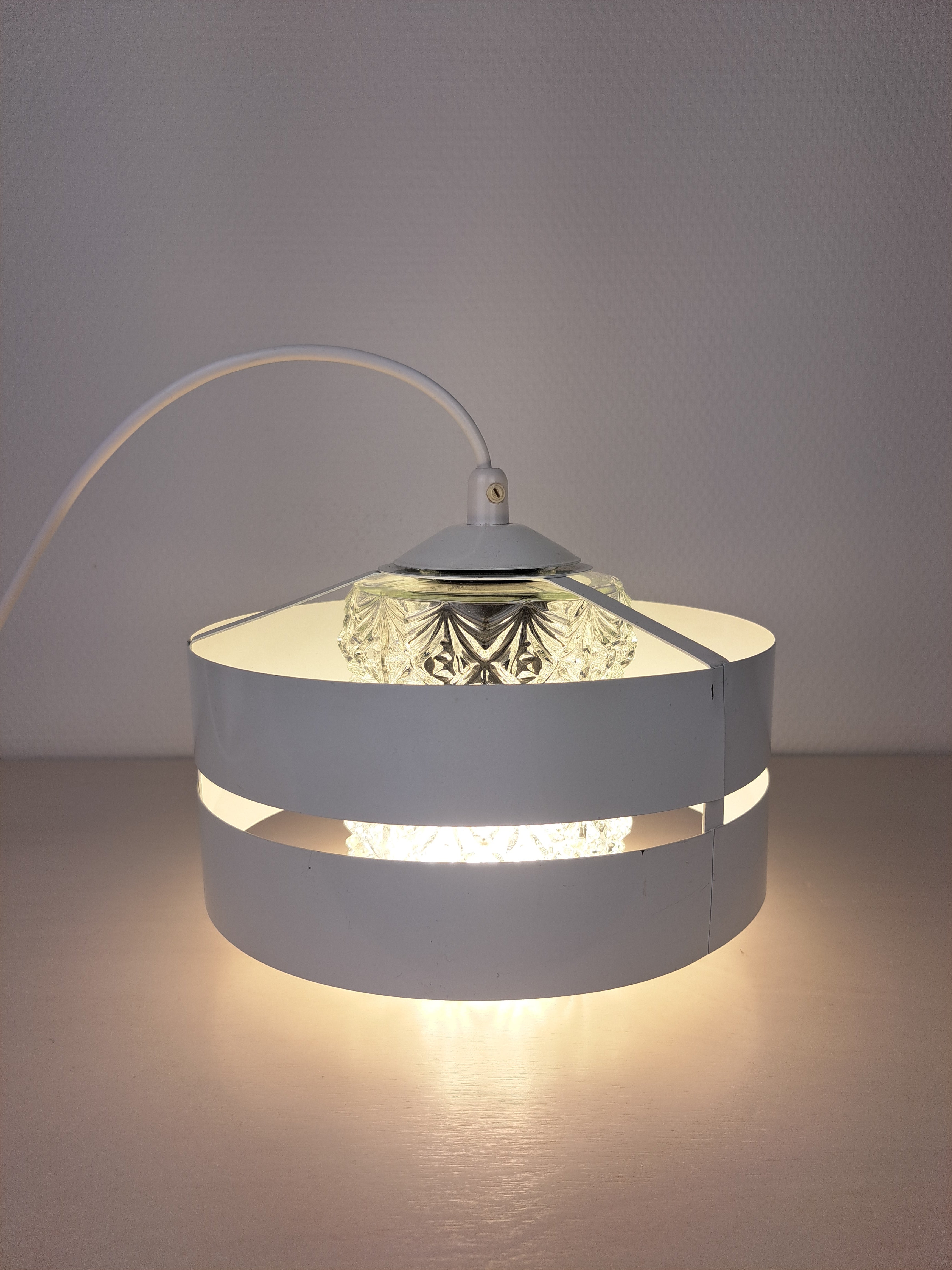 Aris, vintage, riippuvalaisin,valkoinen