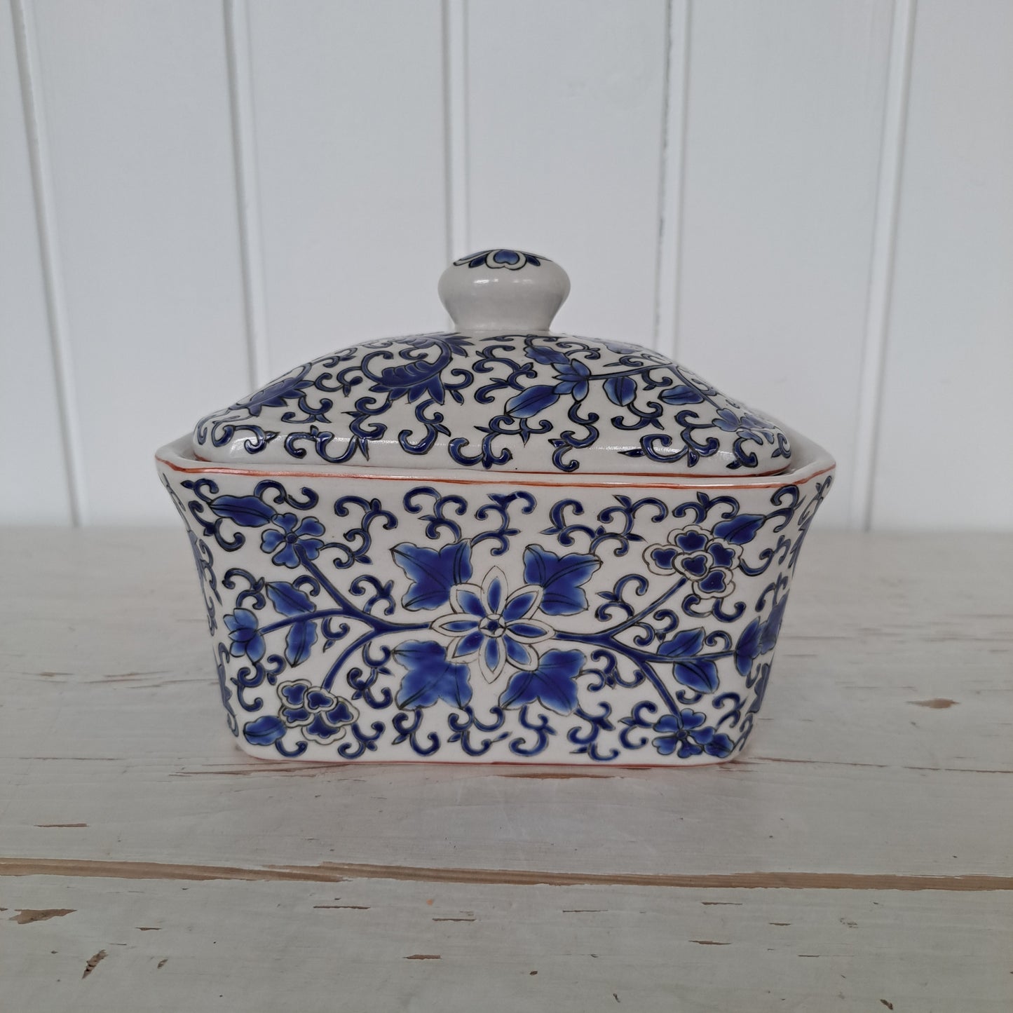 Sinisävyinen, kannellinen säilytyspurkki