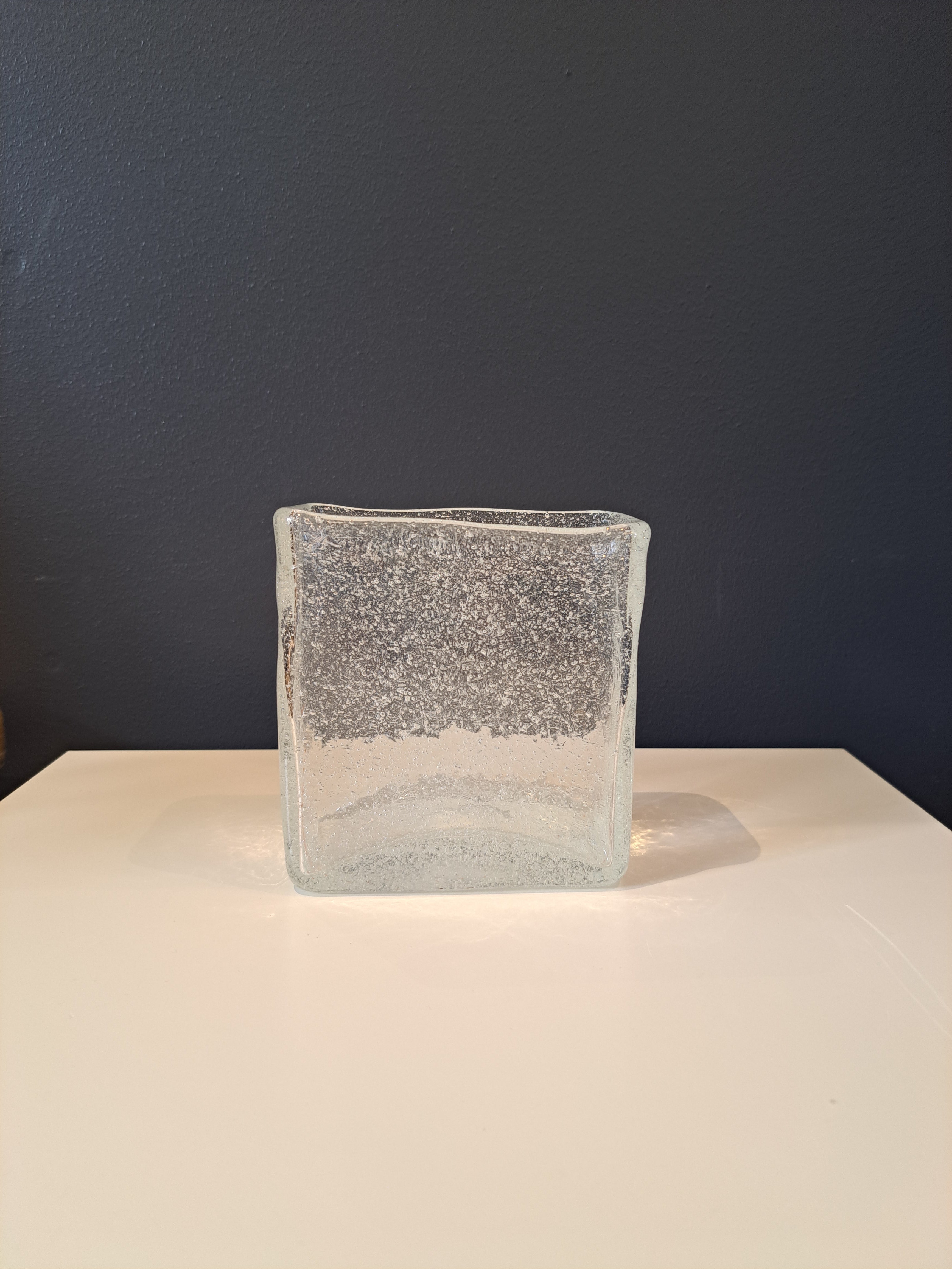 Nuutajärven Lasi 11cm korkea Iglu-maljakko, Oiva Toikka