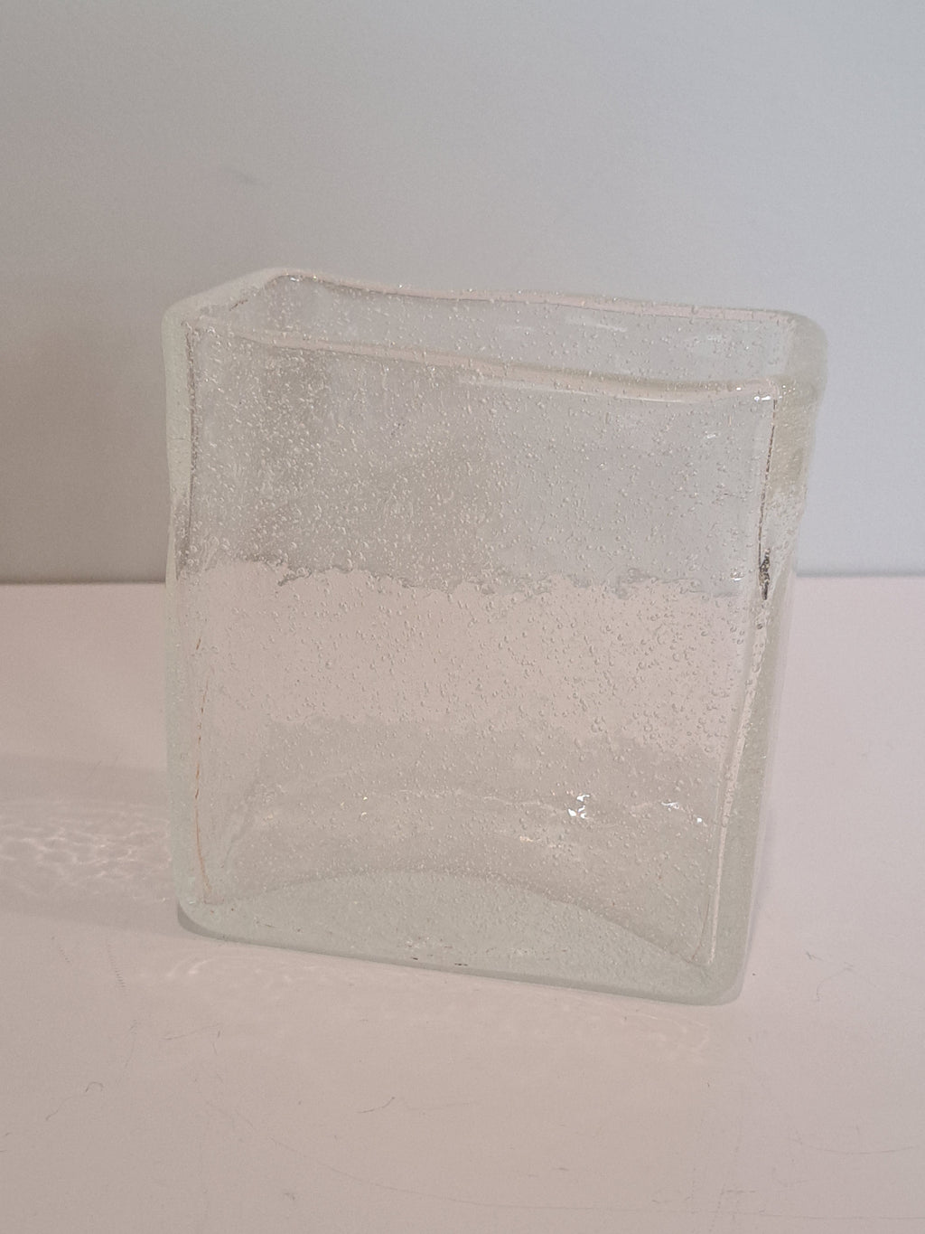 Nuutajärven Lasi 11cm korkea Iglu-maljakko, Oiva Toikka