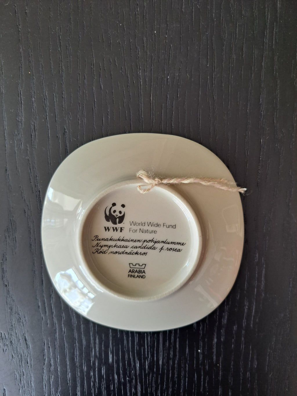 Arabia WWF Punakukkainen pohjanlumme seinälautanen