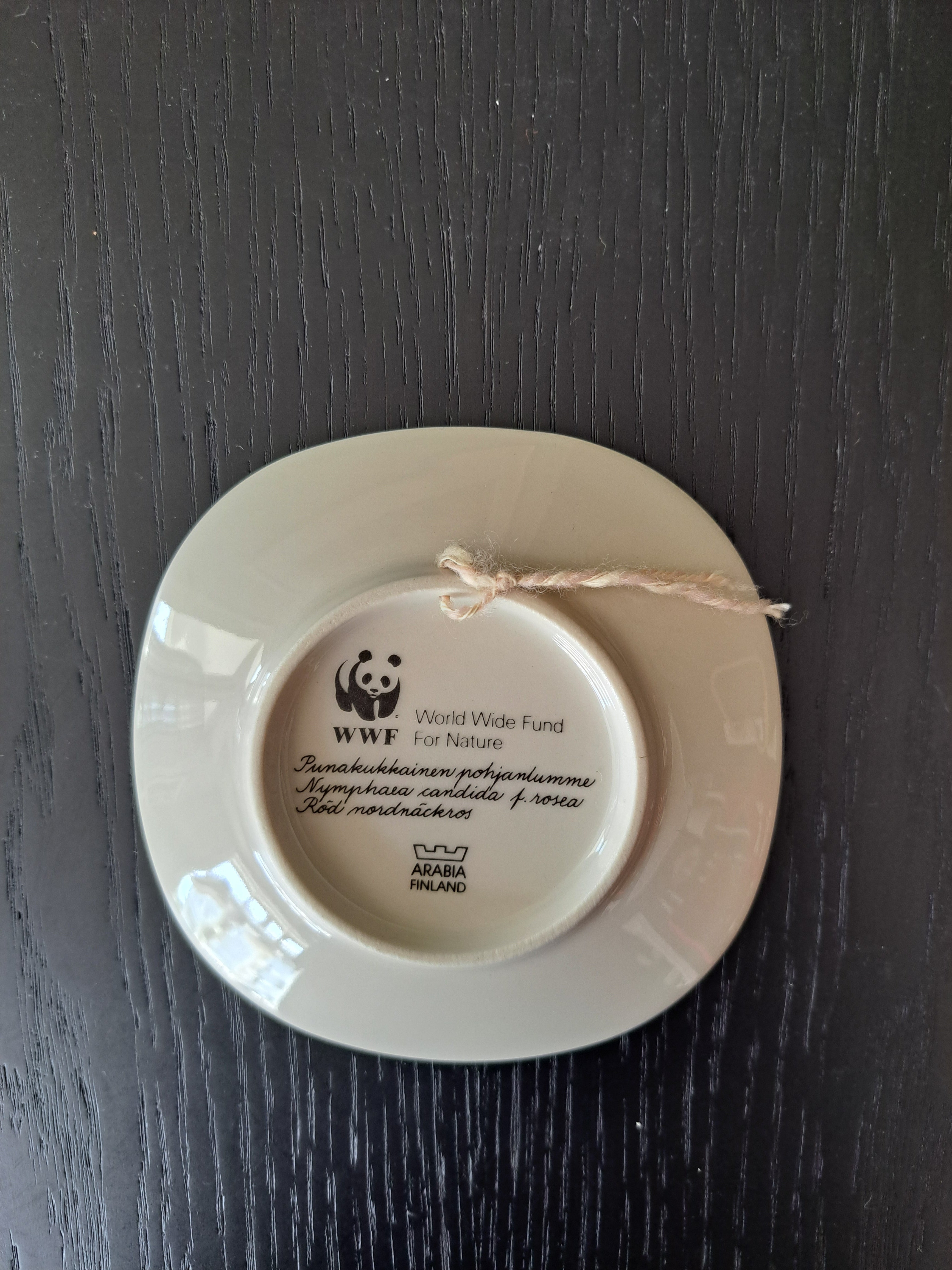 Arabia WWF Punakukkainen pohjanlumme seinälautanen