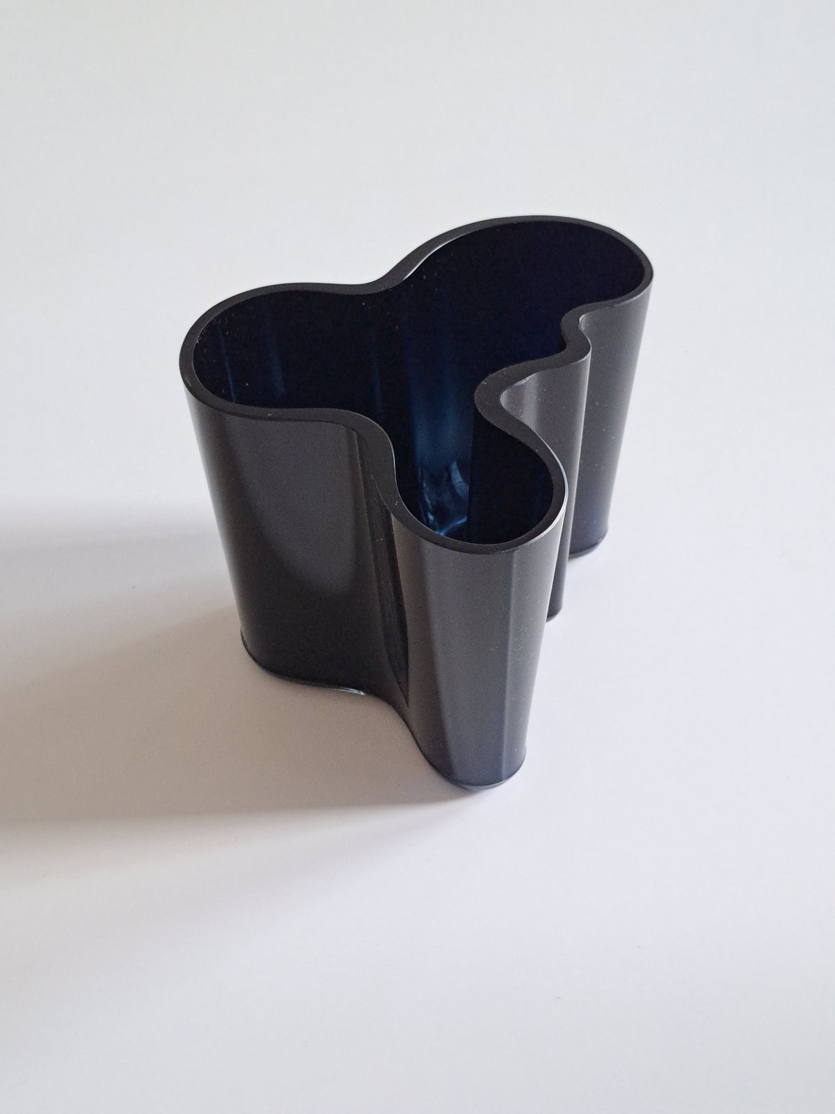 Iittala Aalto -lasimaljakko, tumma koboltinsininen
