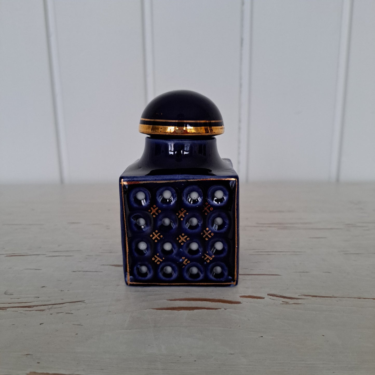 Bronnitsy Porcelain, kannellinen purnukka