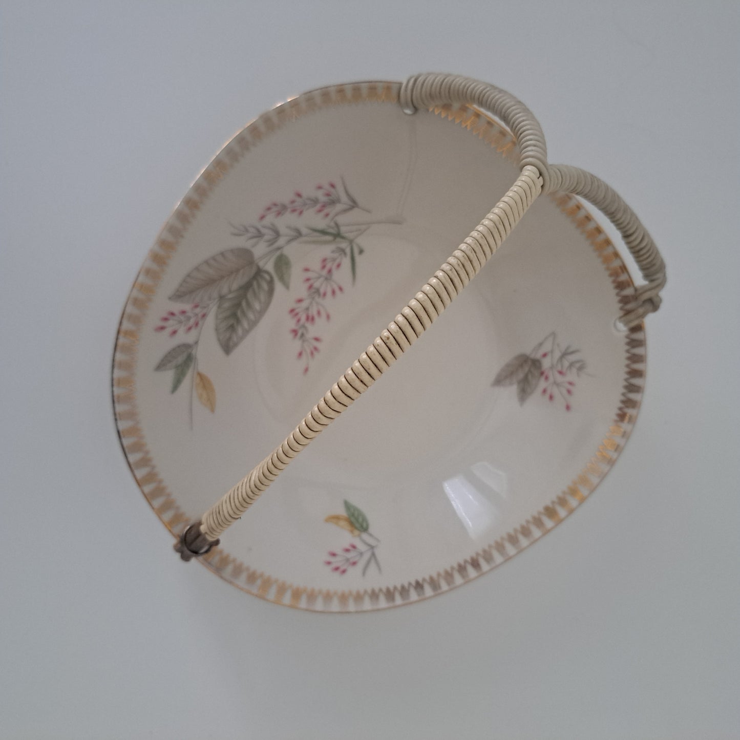 Vintage tarjoiluastia muovitetulla kantokahvalla