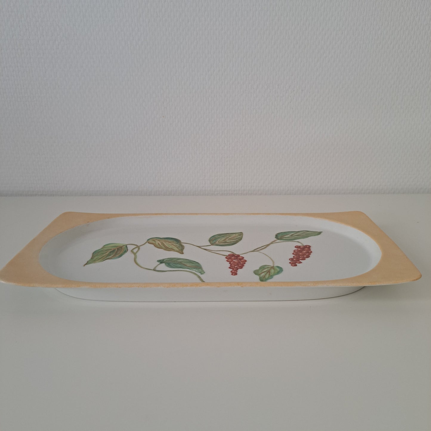 Tarjoiluastia, viiniköynnös