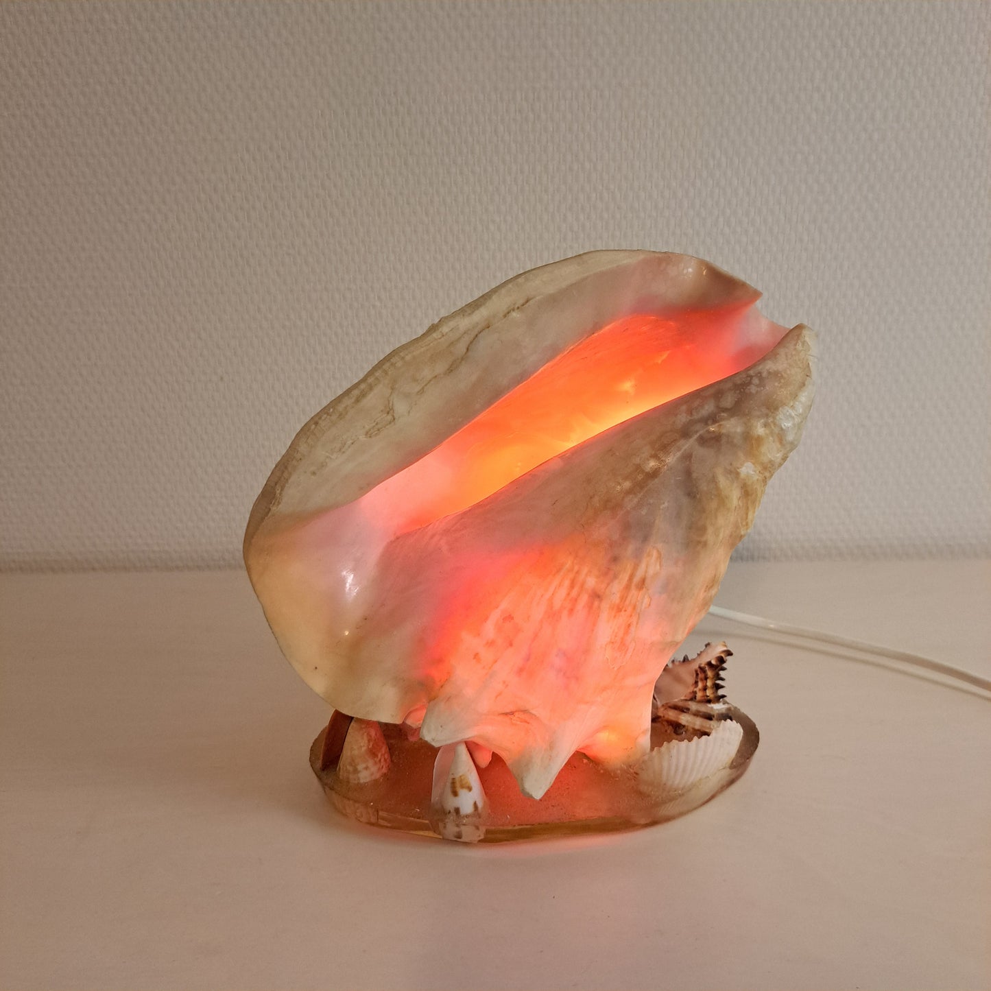 Simpukka pöytävalaisin