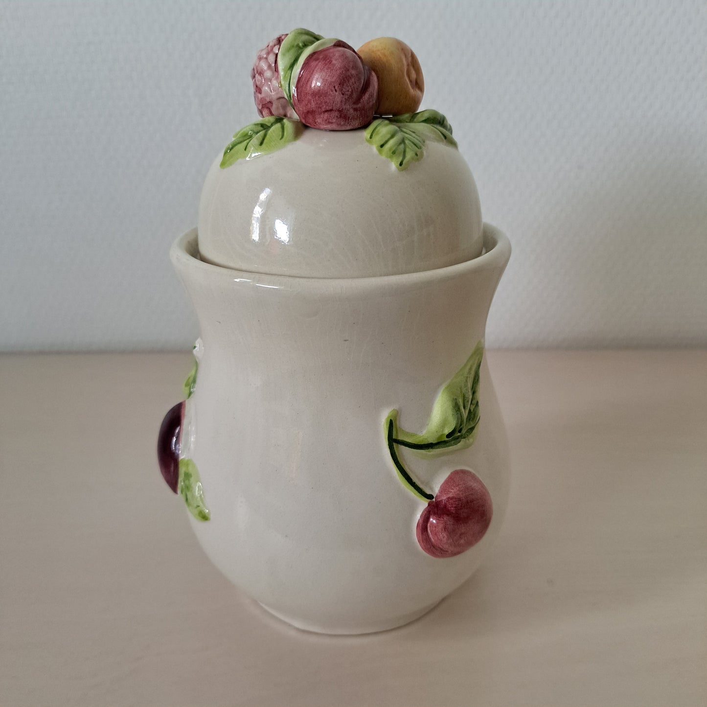 Kannellinen purnukka marjakoristein