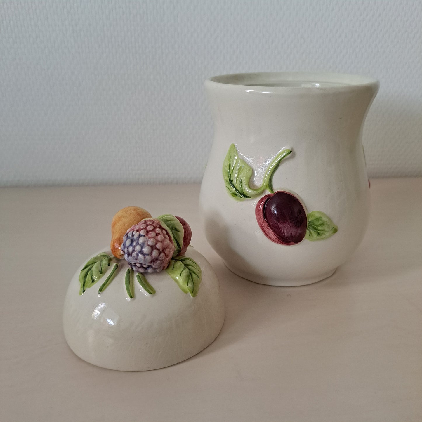 Kannellinen purnukka marjakoristein