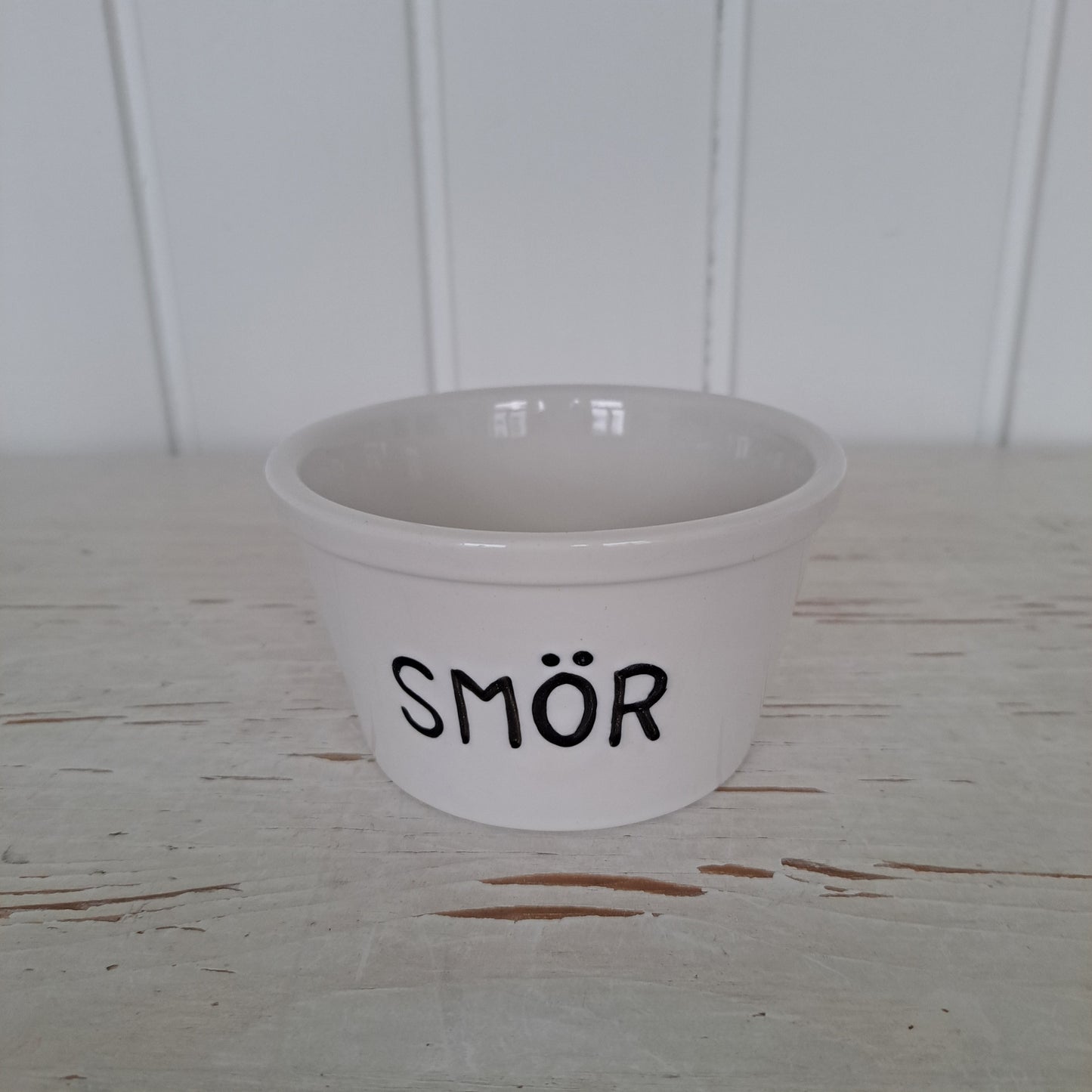 Valkoinen voi-purnukka