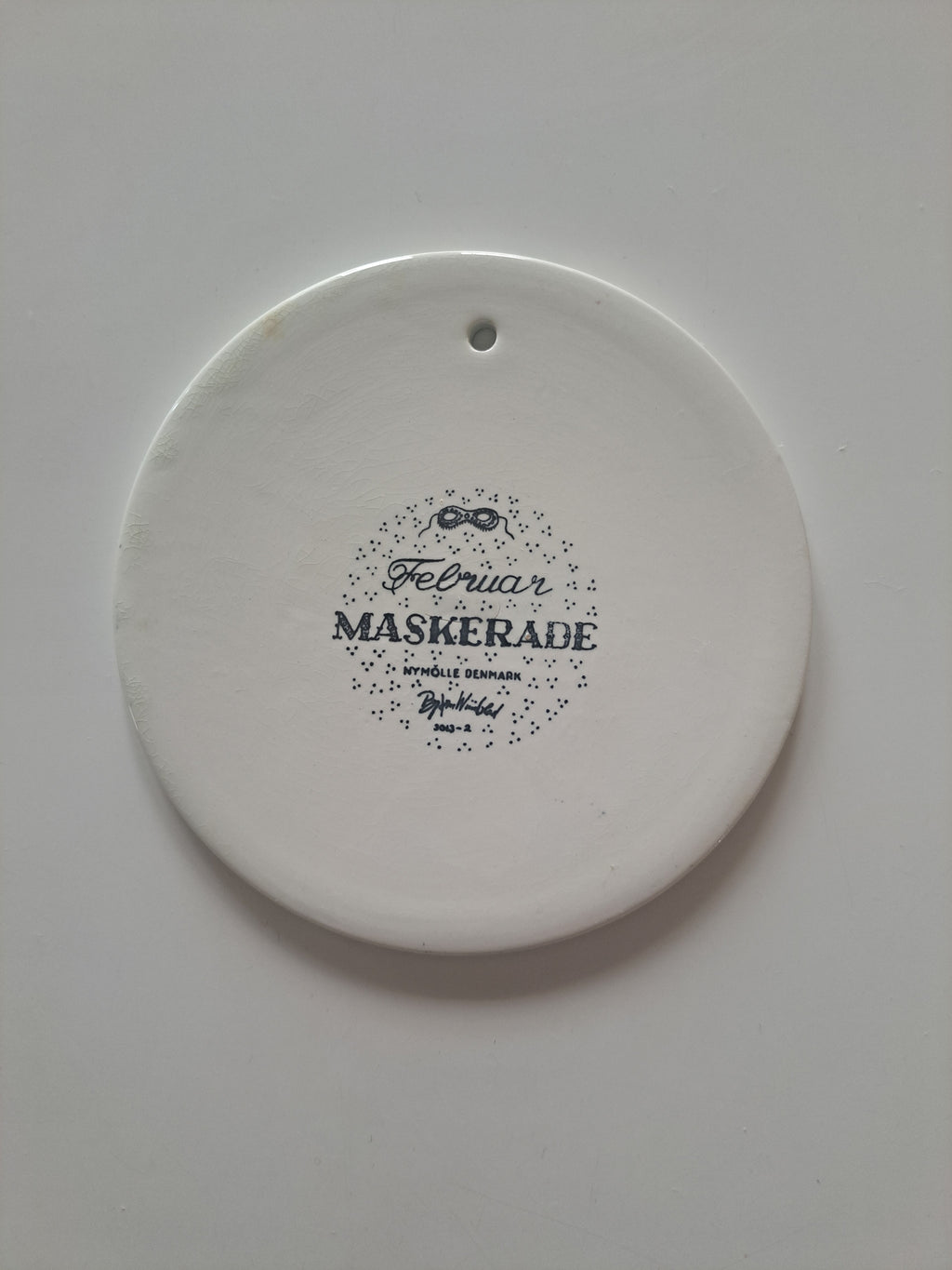 Bjørn Wiinblad Februar Maskerade -seinälautanen