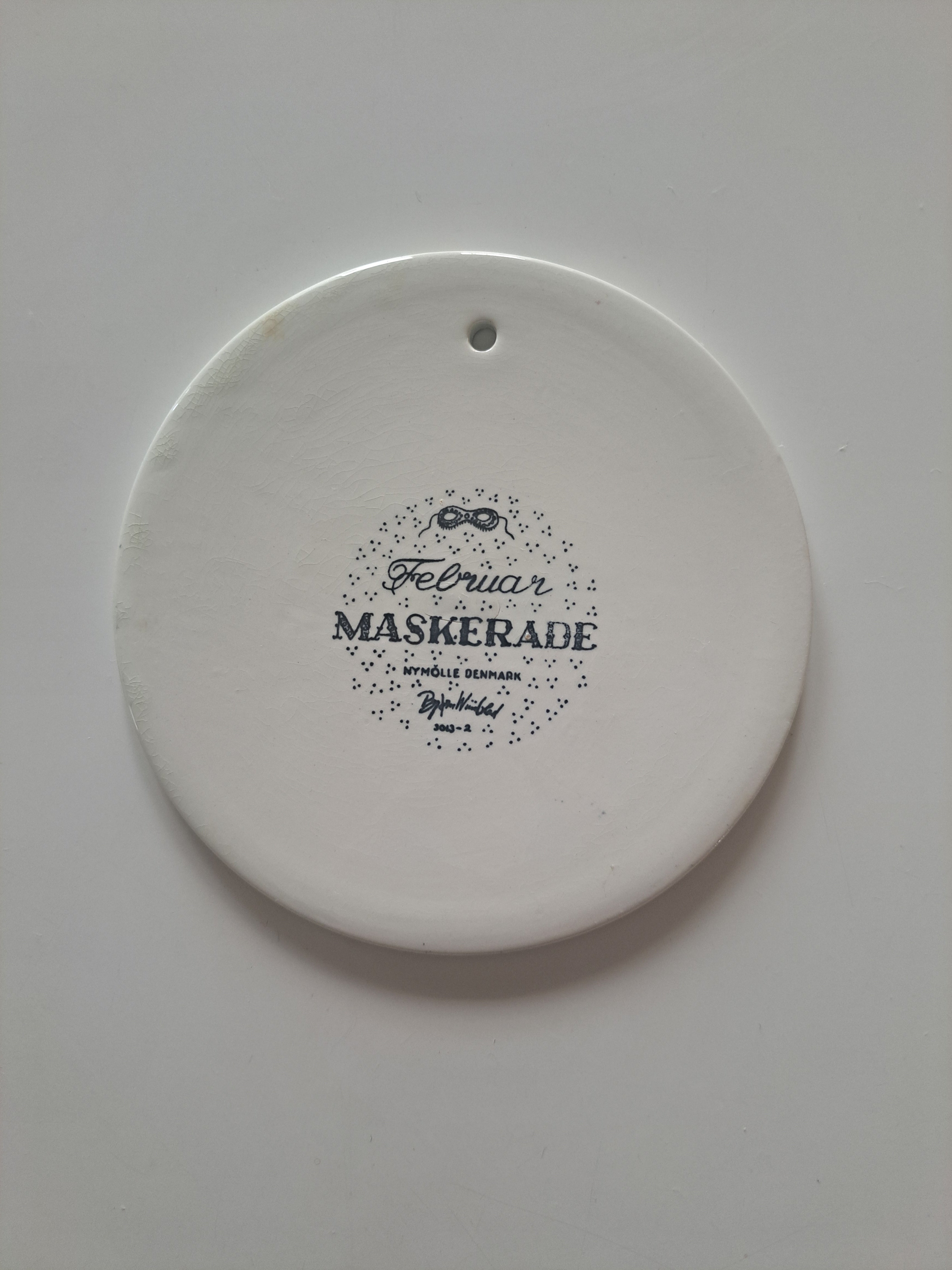 Bjørn Wiinblad Februar Maskerade -seinälautanen