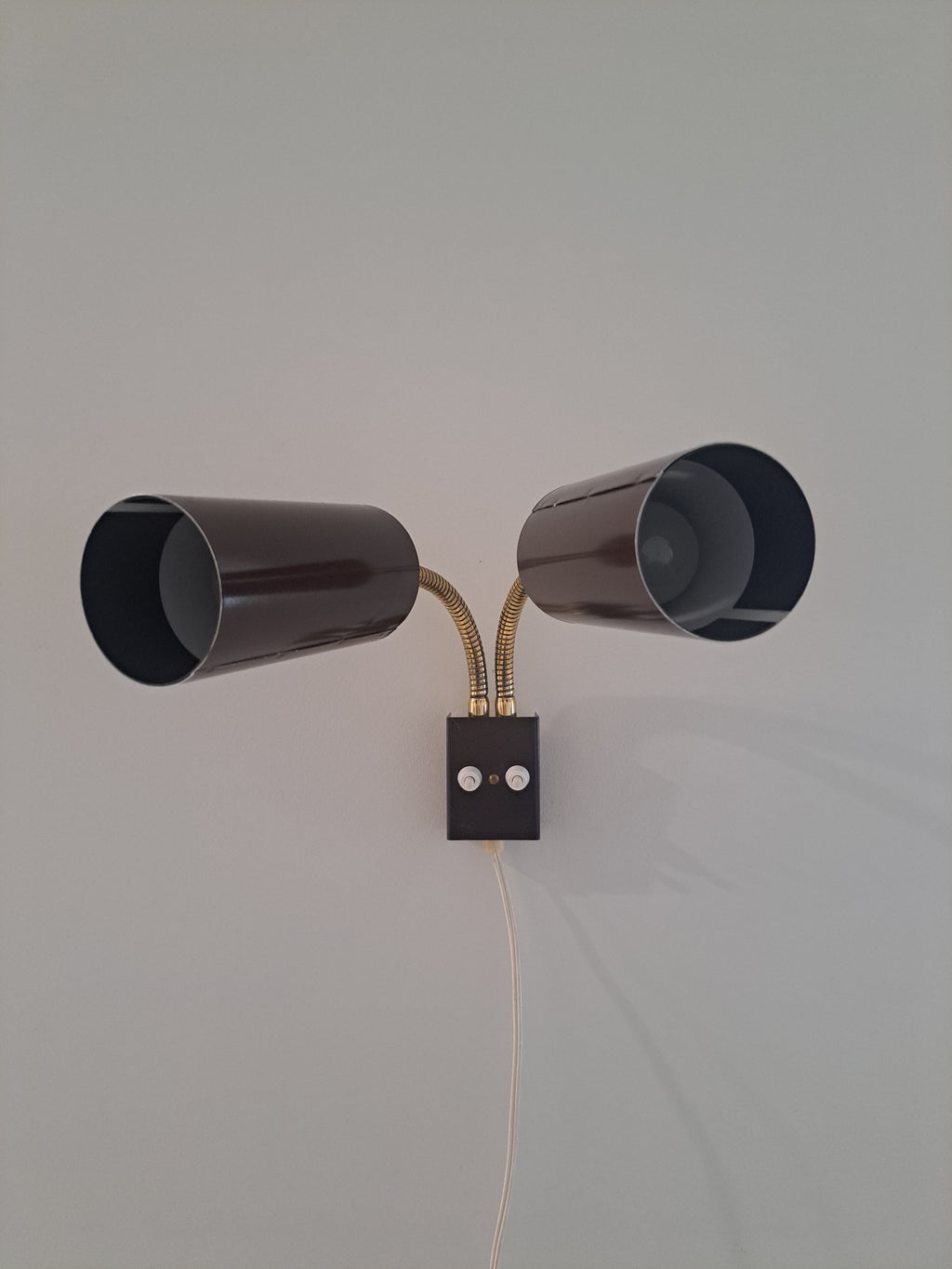 Lival Oy, vintage, seinävalaisin