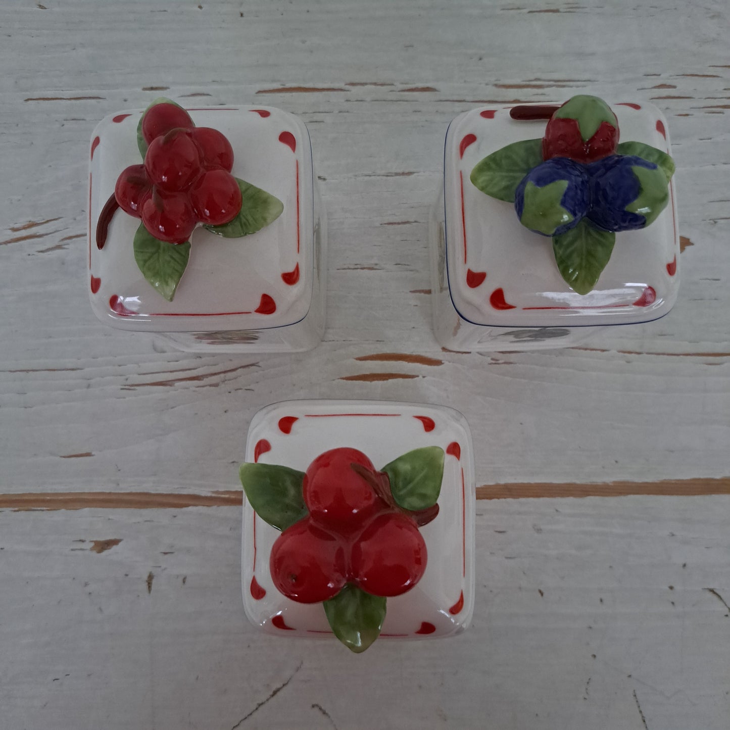 Villeroy & Boch, hillopurkit tarjottimella