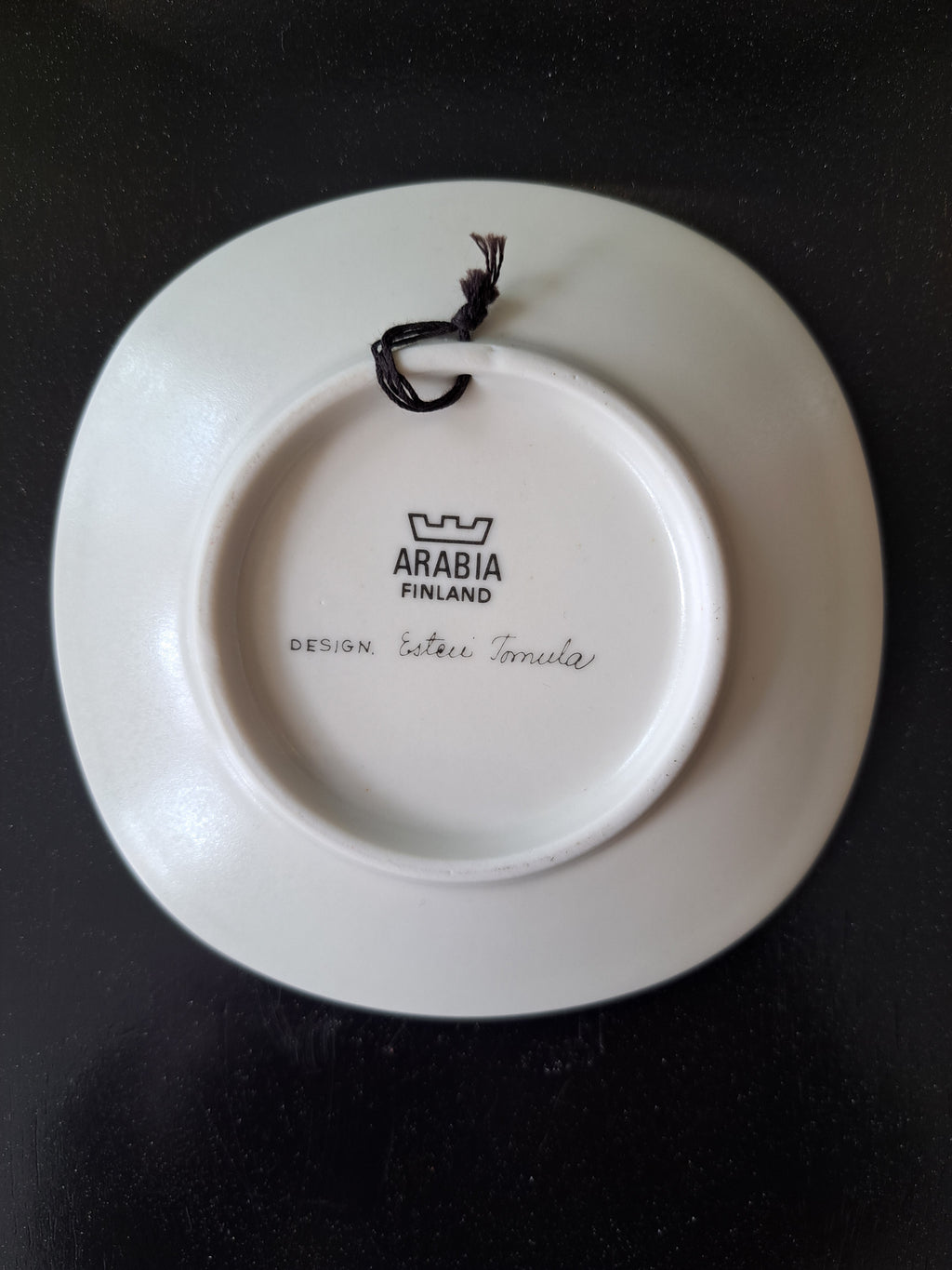 Arabia Botanica Ahdinparta -seinälautanen – Esteri Tomula