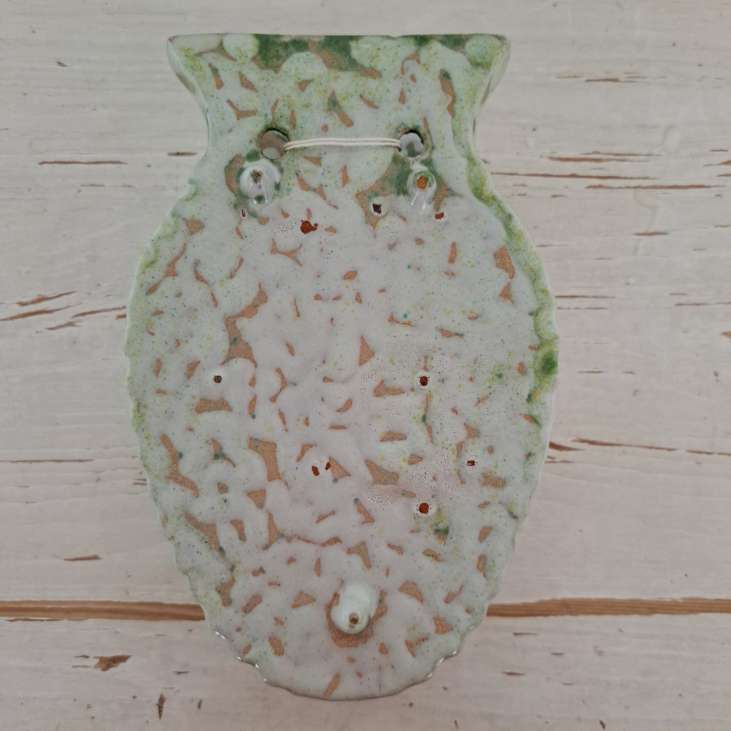 Kupittaan savi, seinämaljakko, vihreä