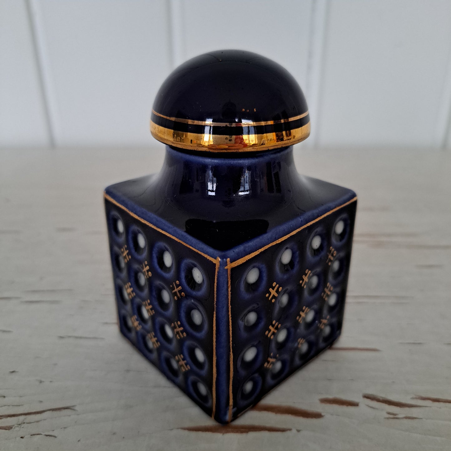 Bronnitsy Porcelain, kannellinen purnukka