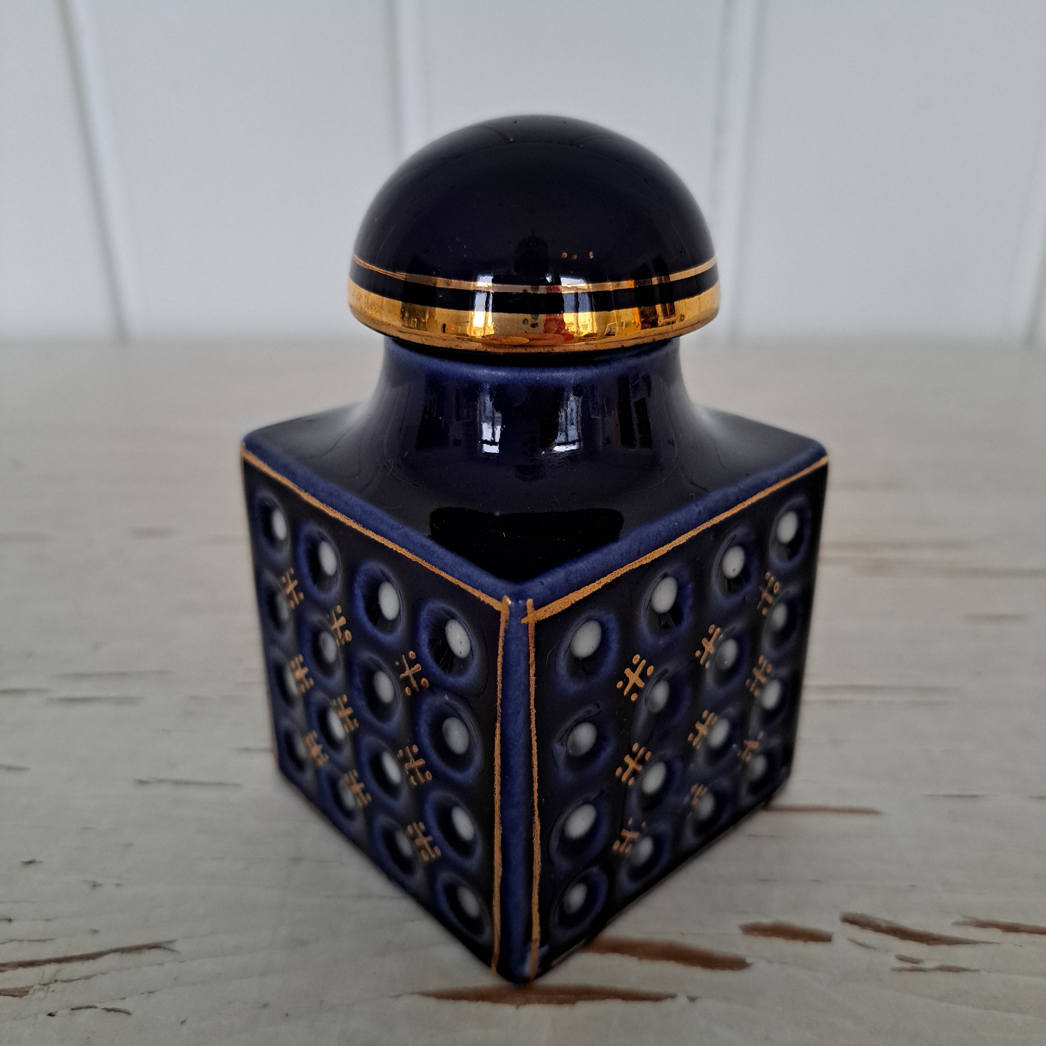 Bronnitsy Porcelain, kannellinen purnukka