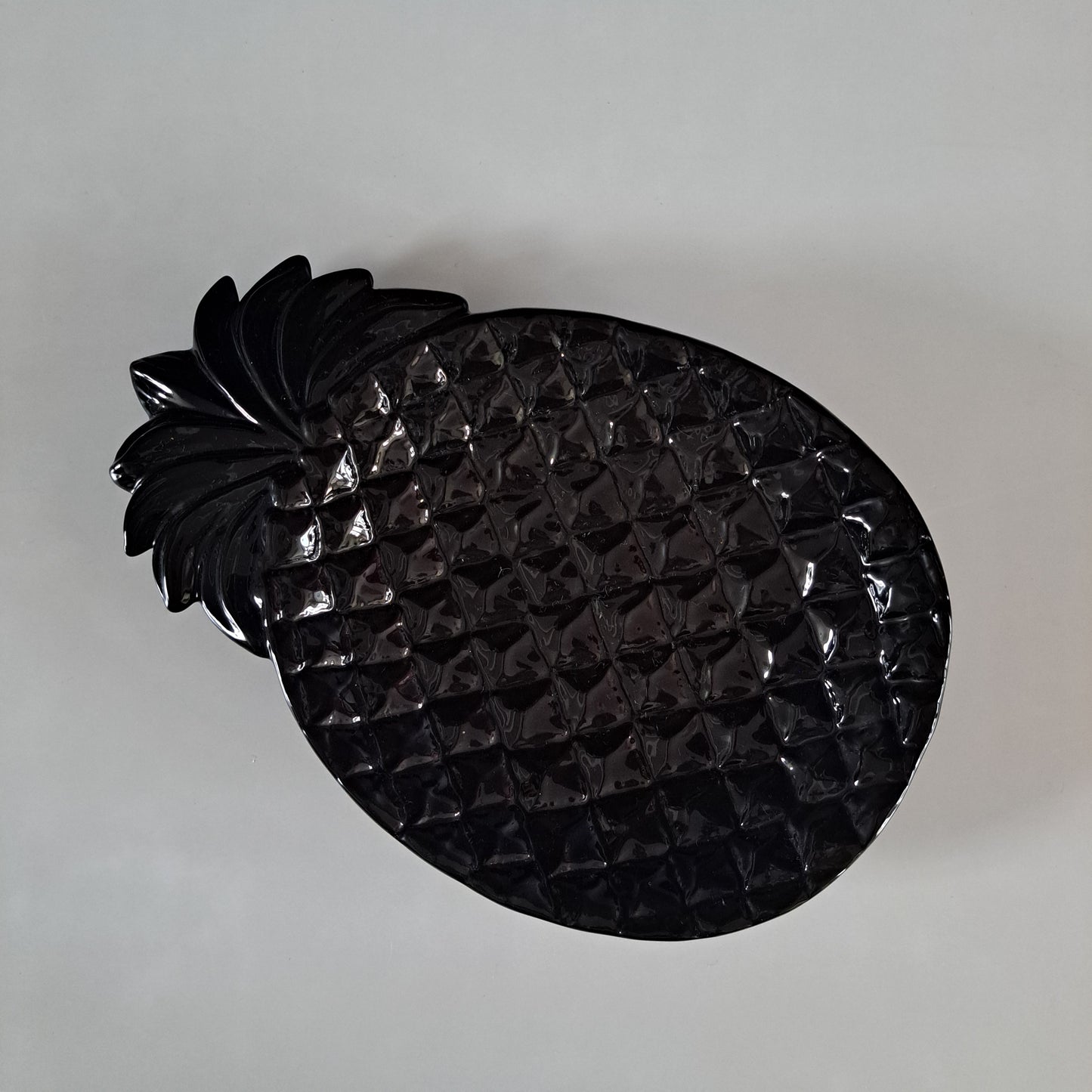 Pineapple serving dish