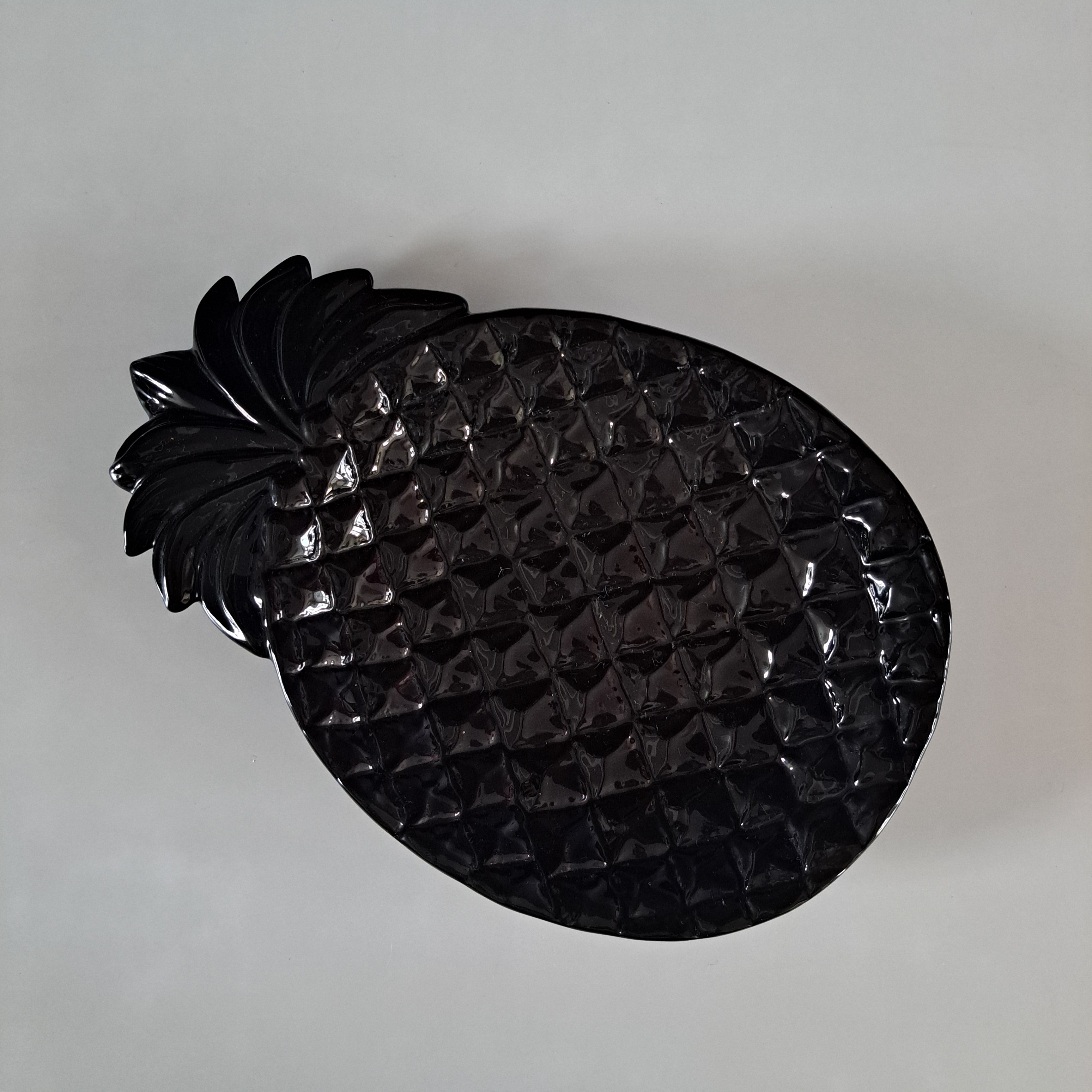 Ananas-tarjoiluastia