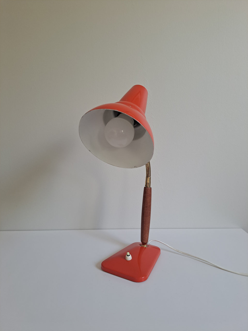Valinte pöytävalaisin