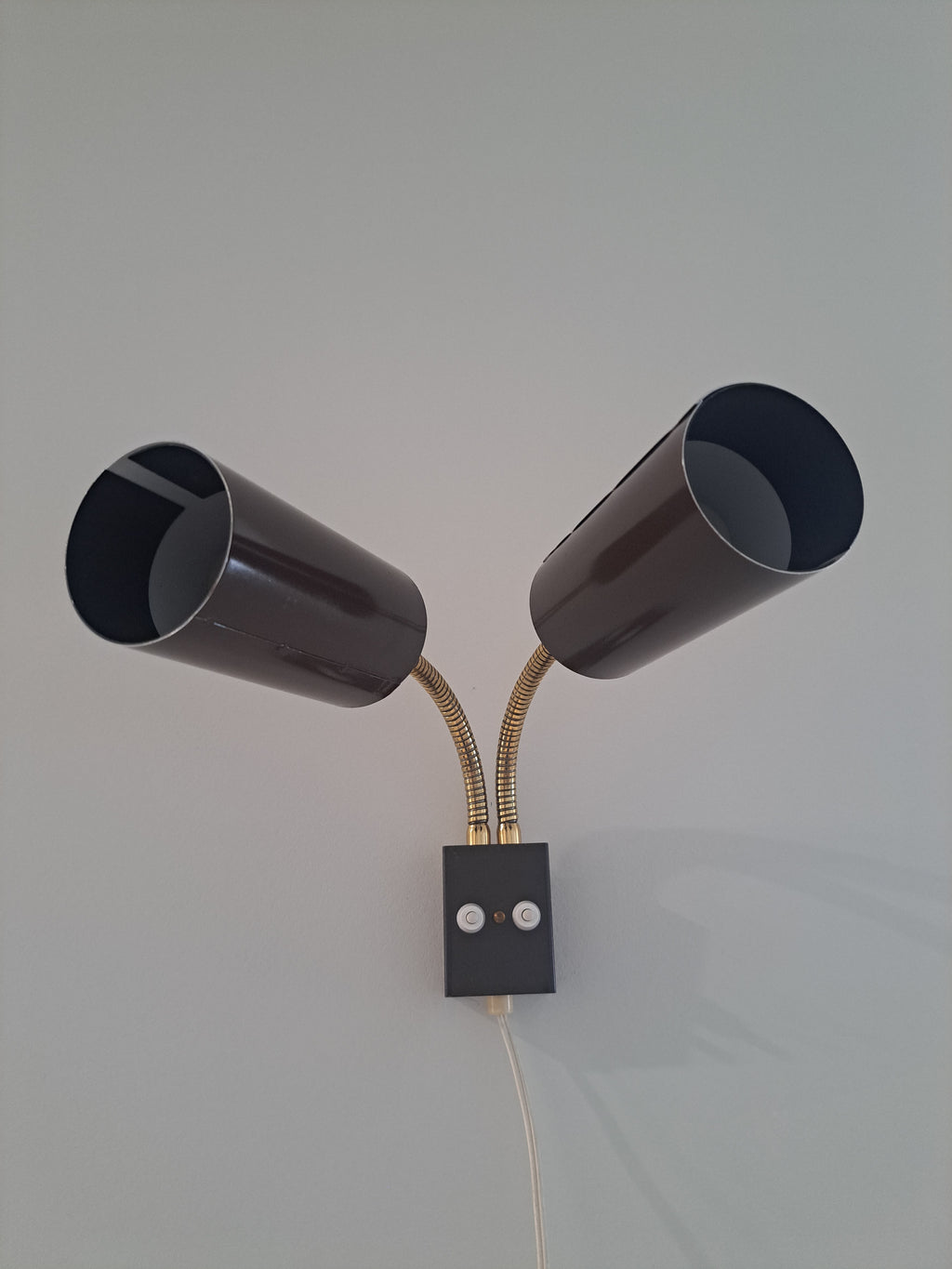 Lival Oy, vintage, seinävalaisin