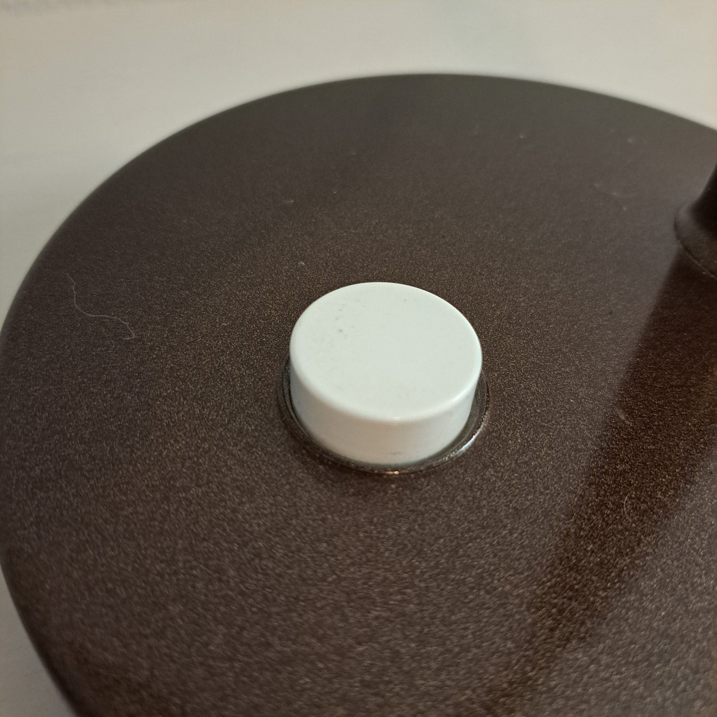 Valinte, ruskea pöytävalaisin