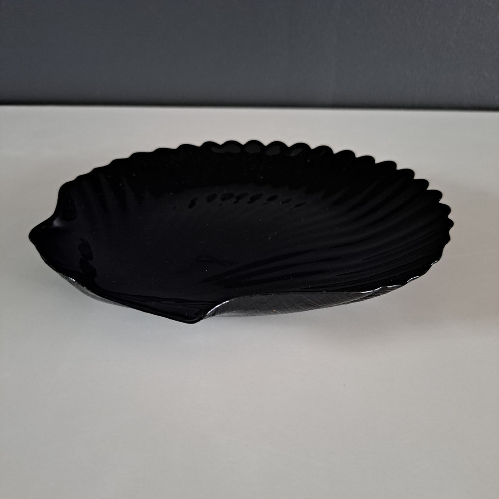 Clam plate, black