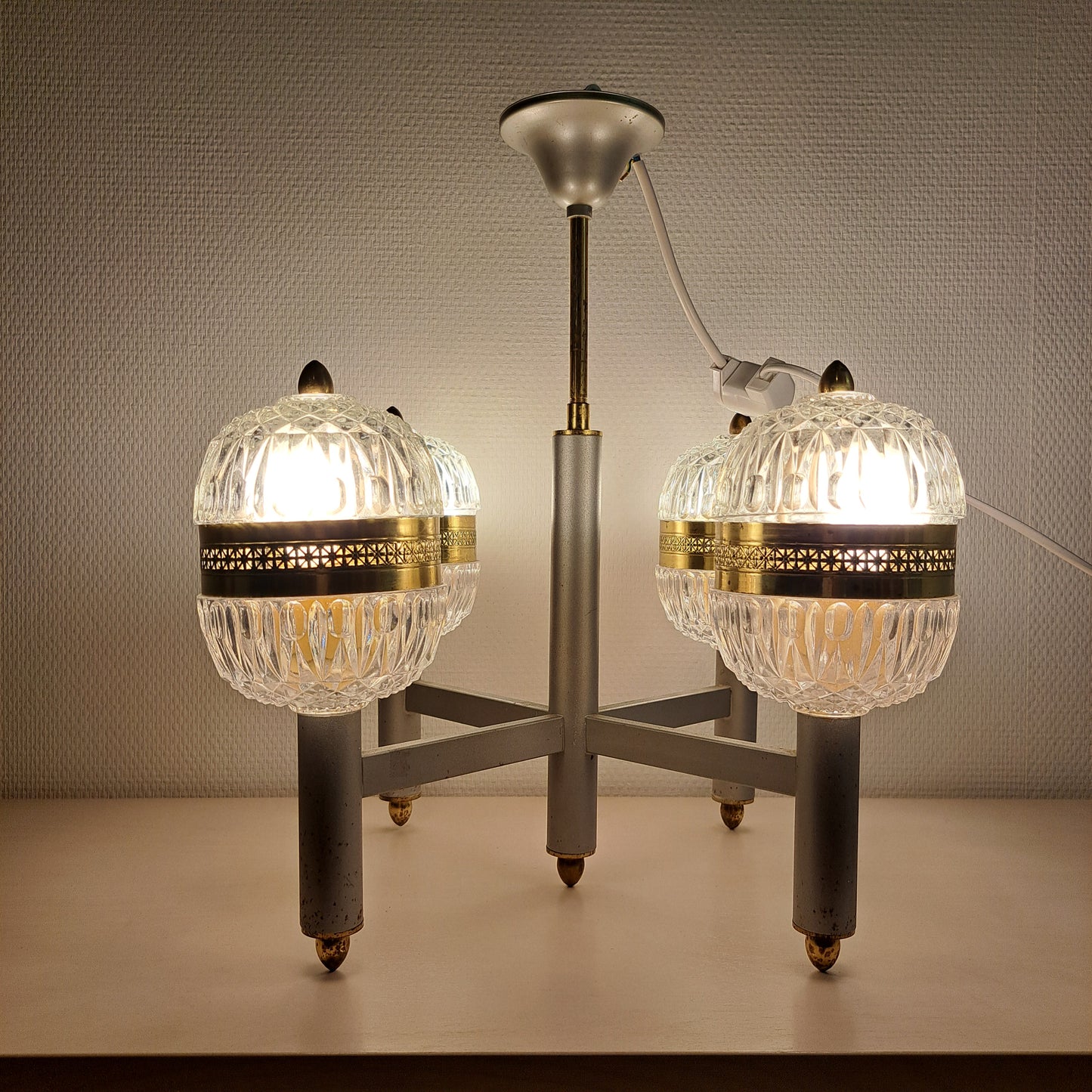 Aris, 4-haarainen kattokruunu