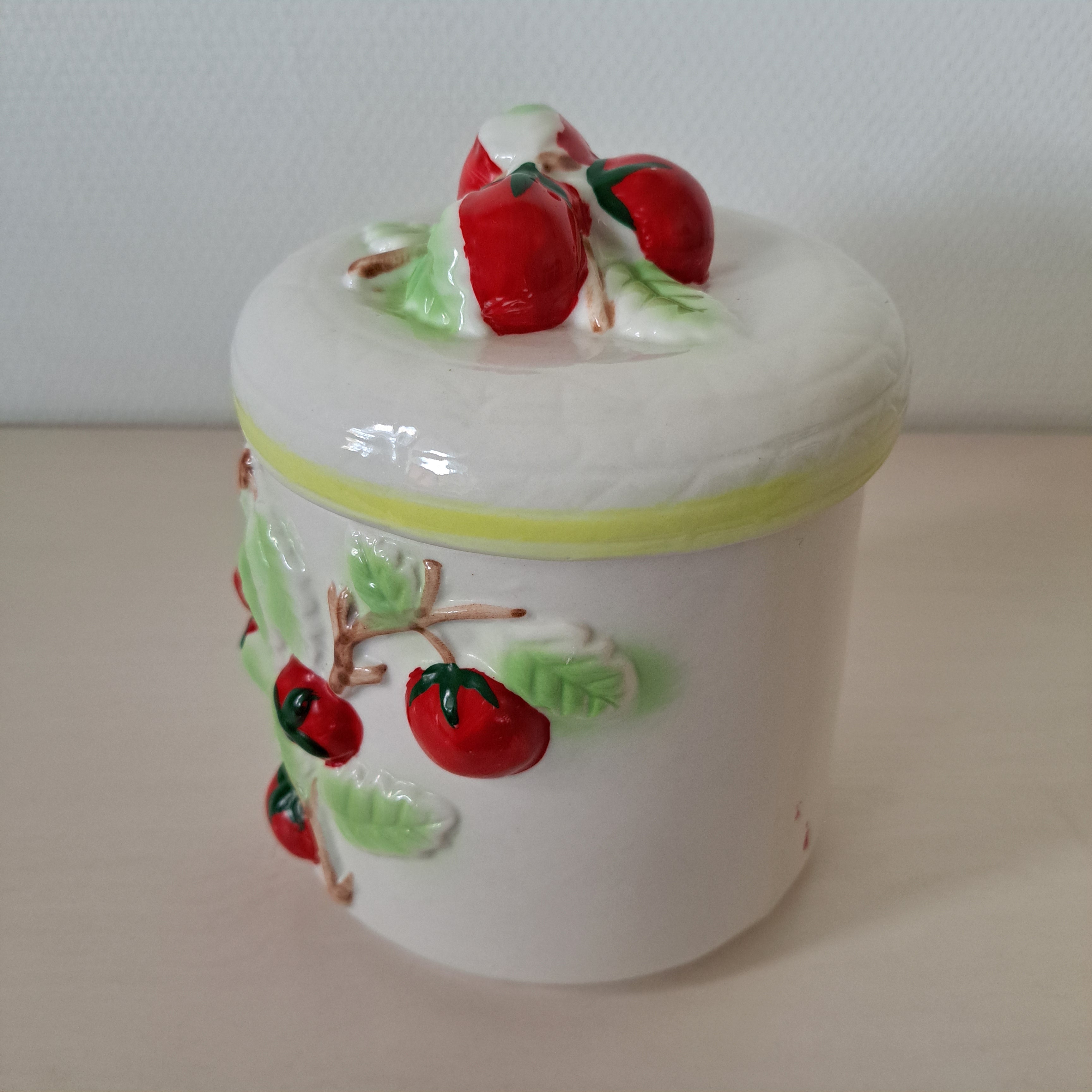 Jar with lid, fruit decoration, L