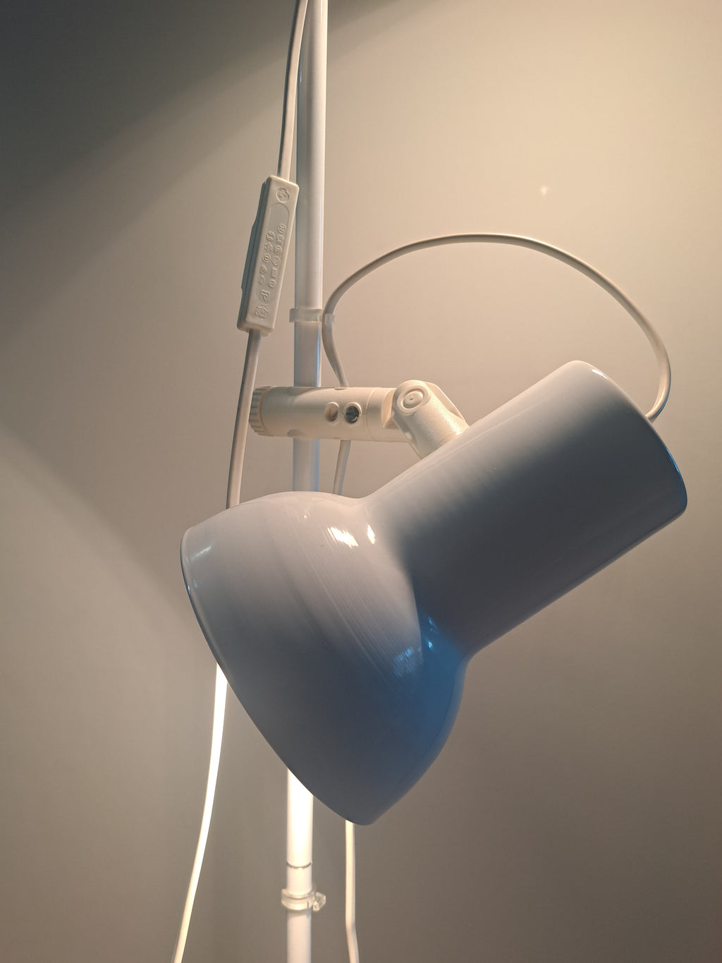 Retro lattiavalaisin