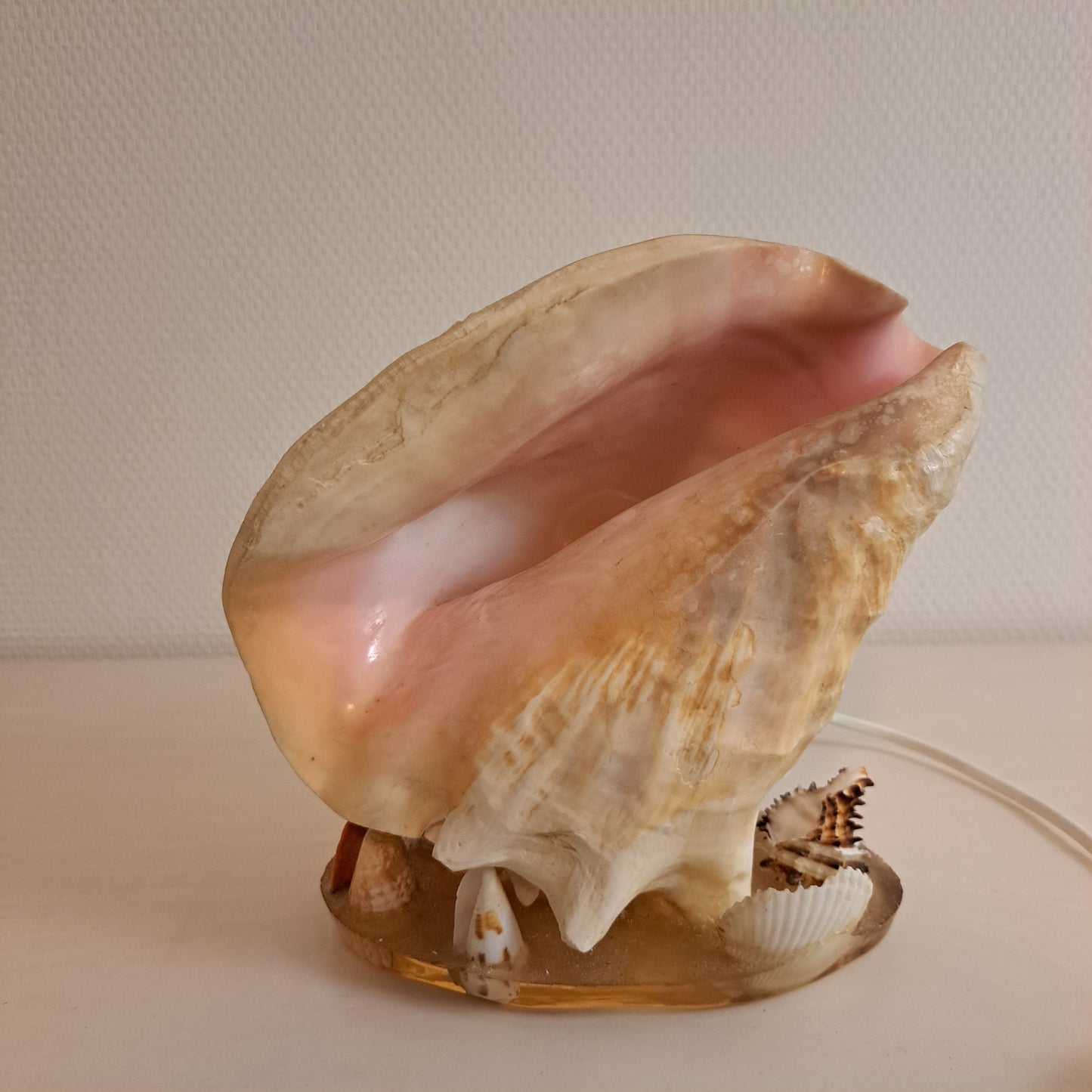 Simpukka pöytävalaisin