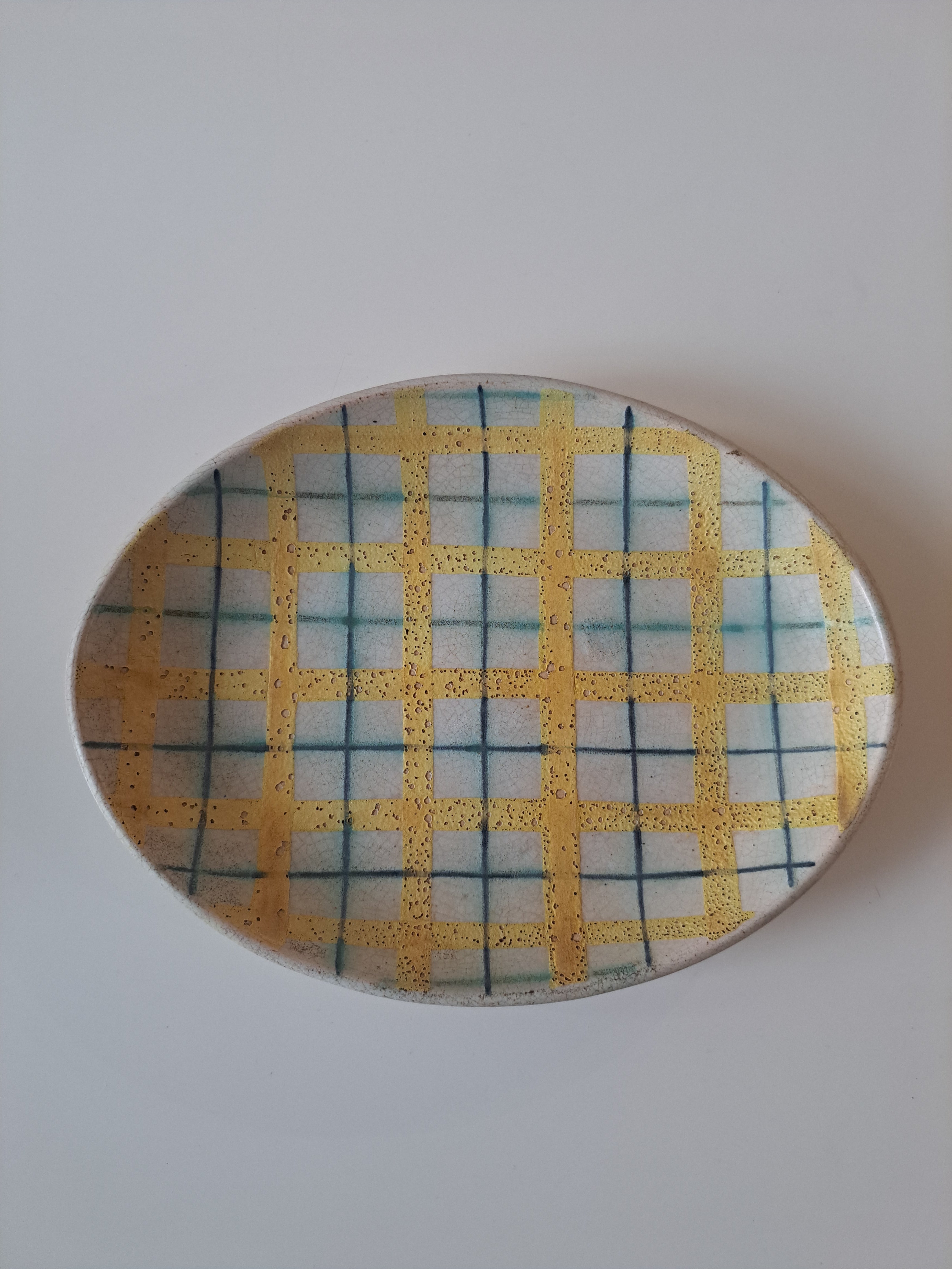 Kupittaan savi, tarjoiluastia, keramiikka