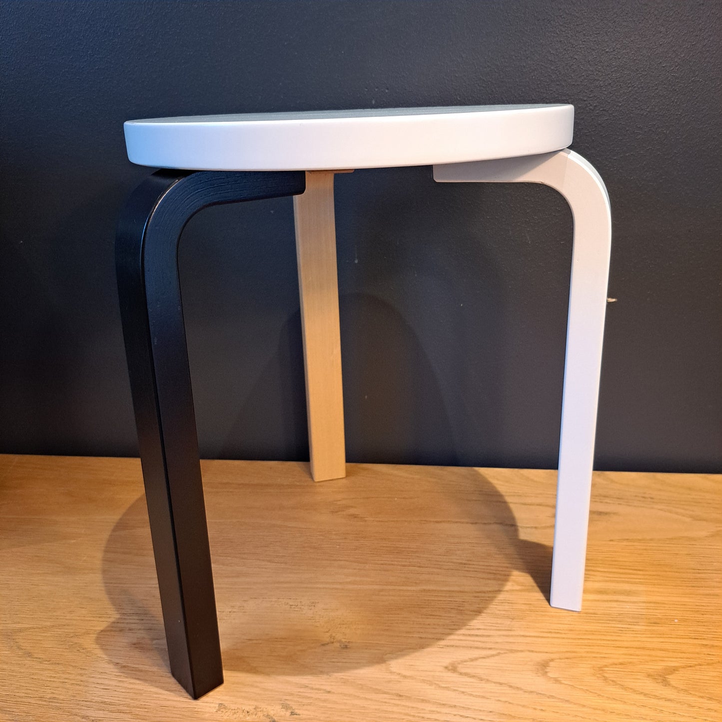 Artek, Aalto jakkara 60