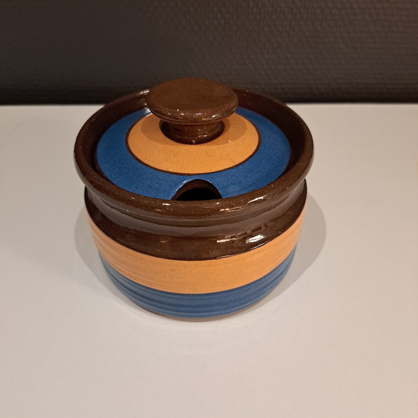 Kupittaan savi, kannellinen purnukka, raidallinen