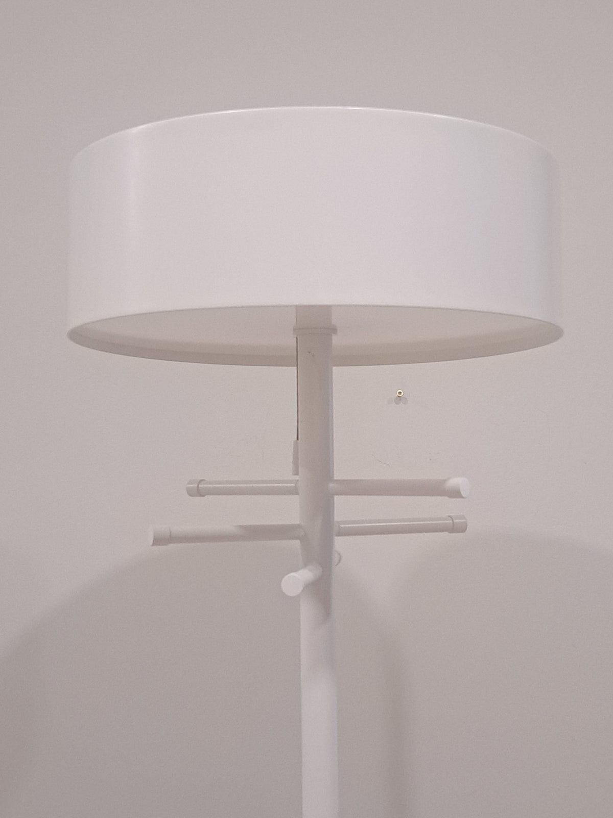 Ruben Lighting (Rubn) James with Table -lattiavalaisin, Niclas Hoflin