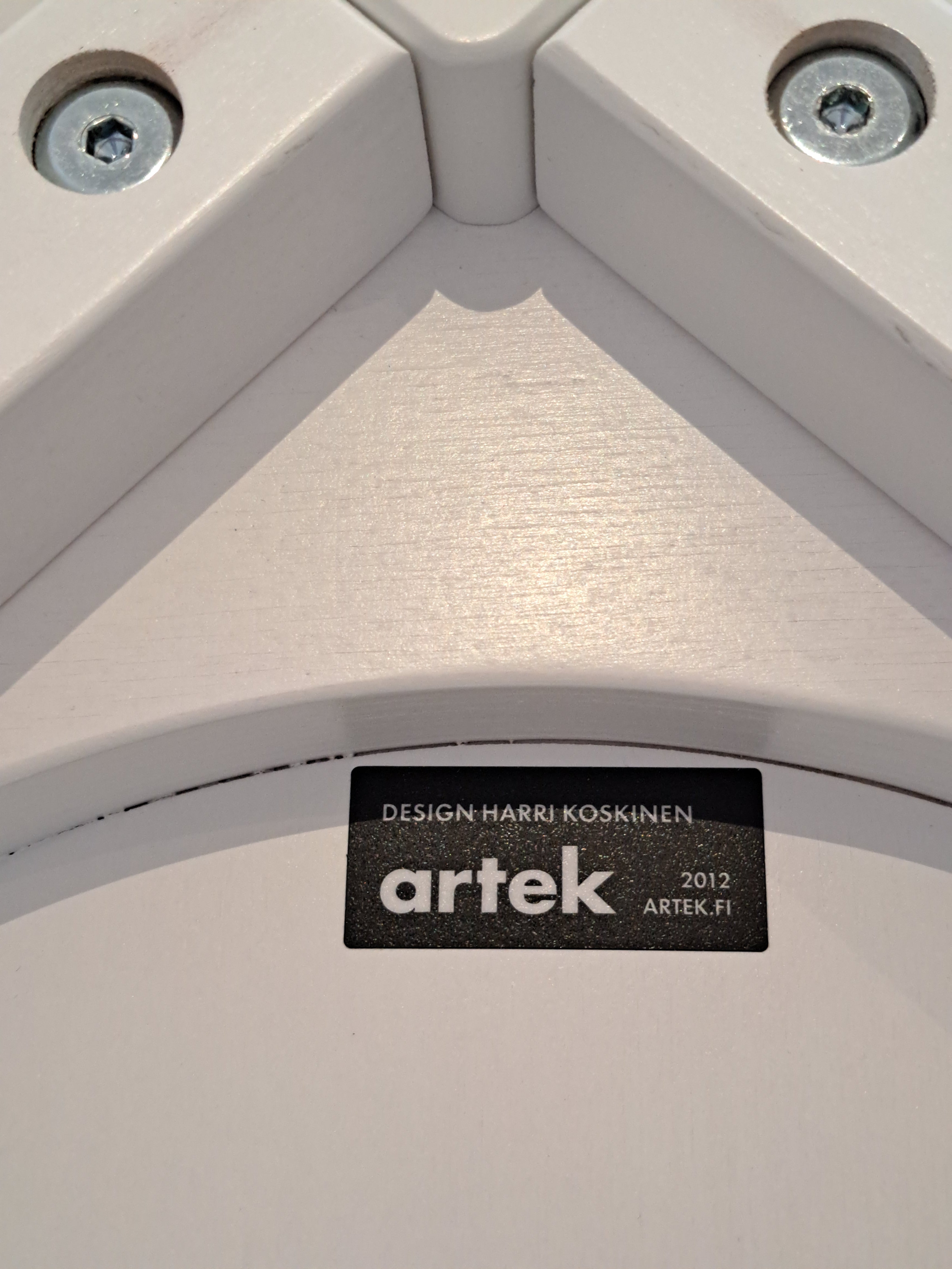 Artek Lento-tuoli, viininpunainen tekstiiliverhoilu, Harri Koskinen, 2012