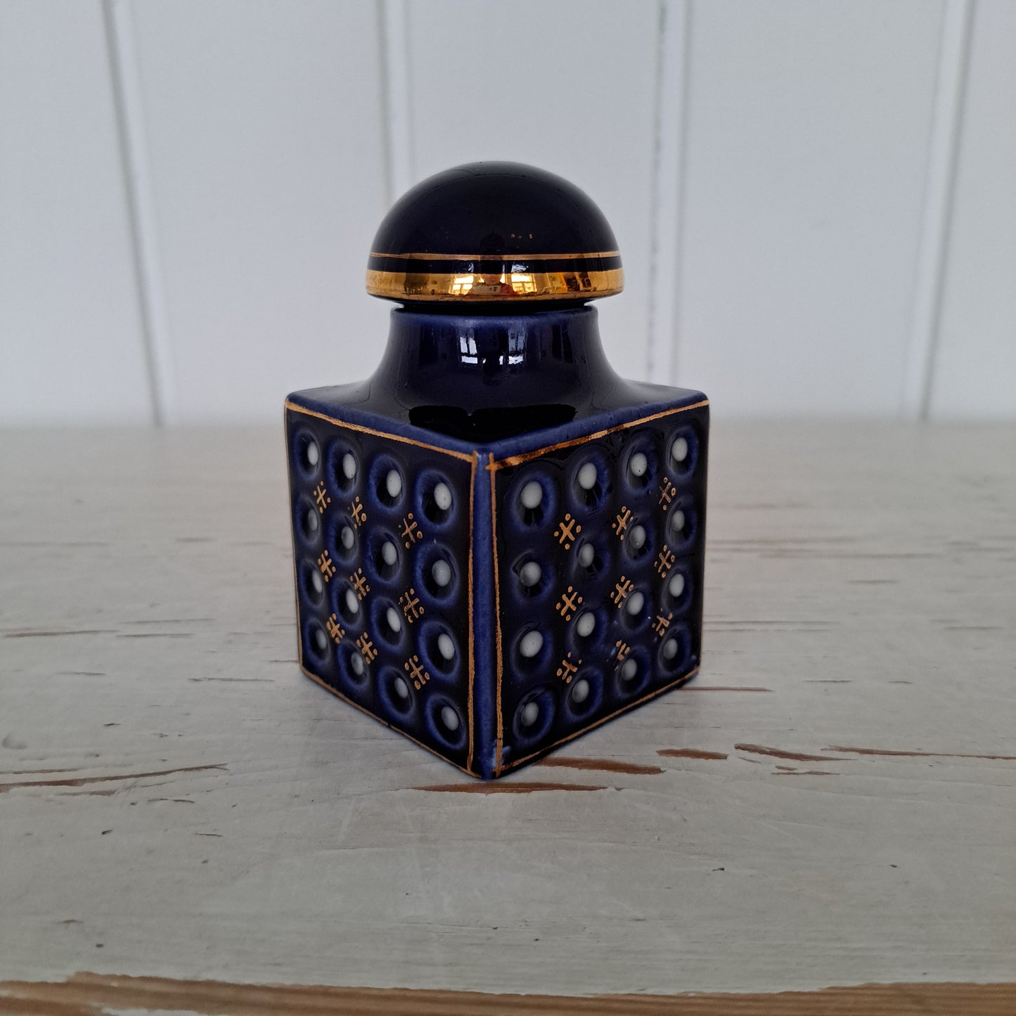 Bronnitsy Porcelain, kannellinen purnukka