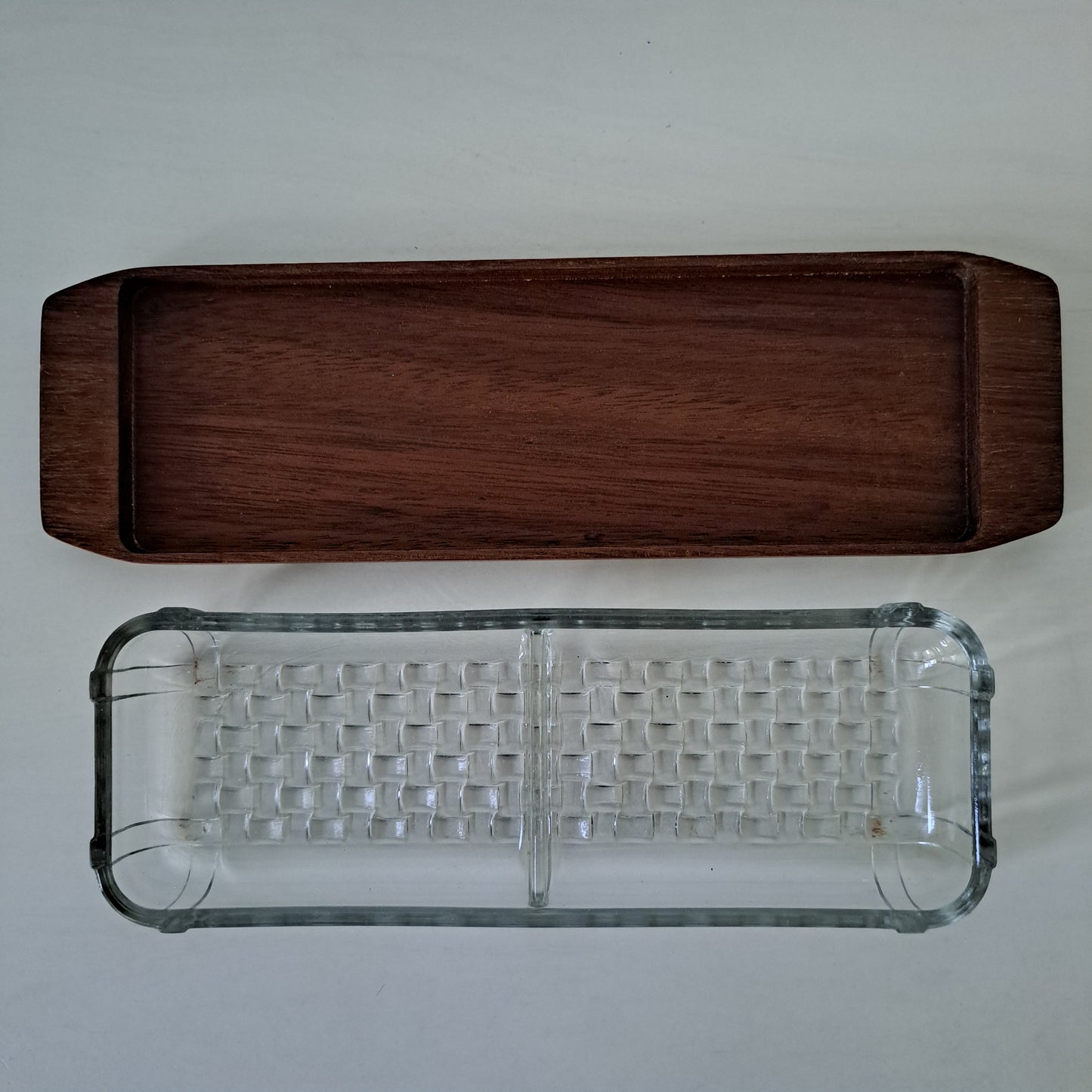 Teak-alunen ja lokerovati