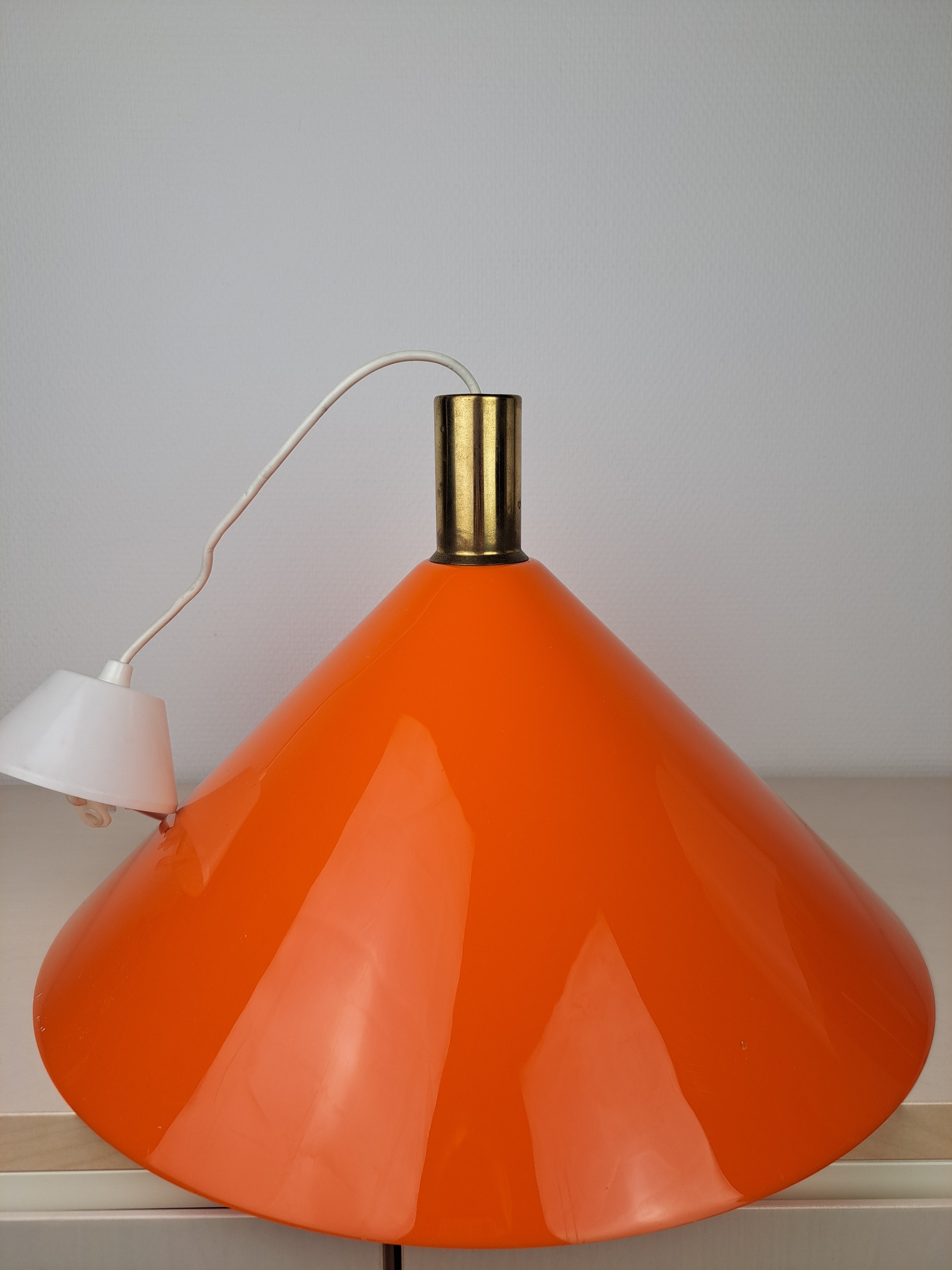 Vintage akryylivalaisin