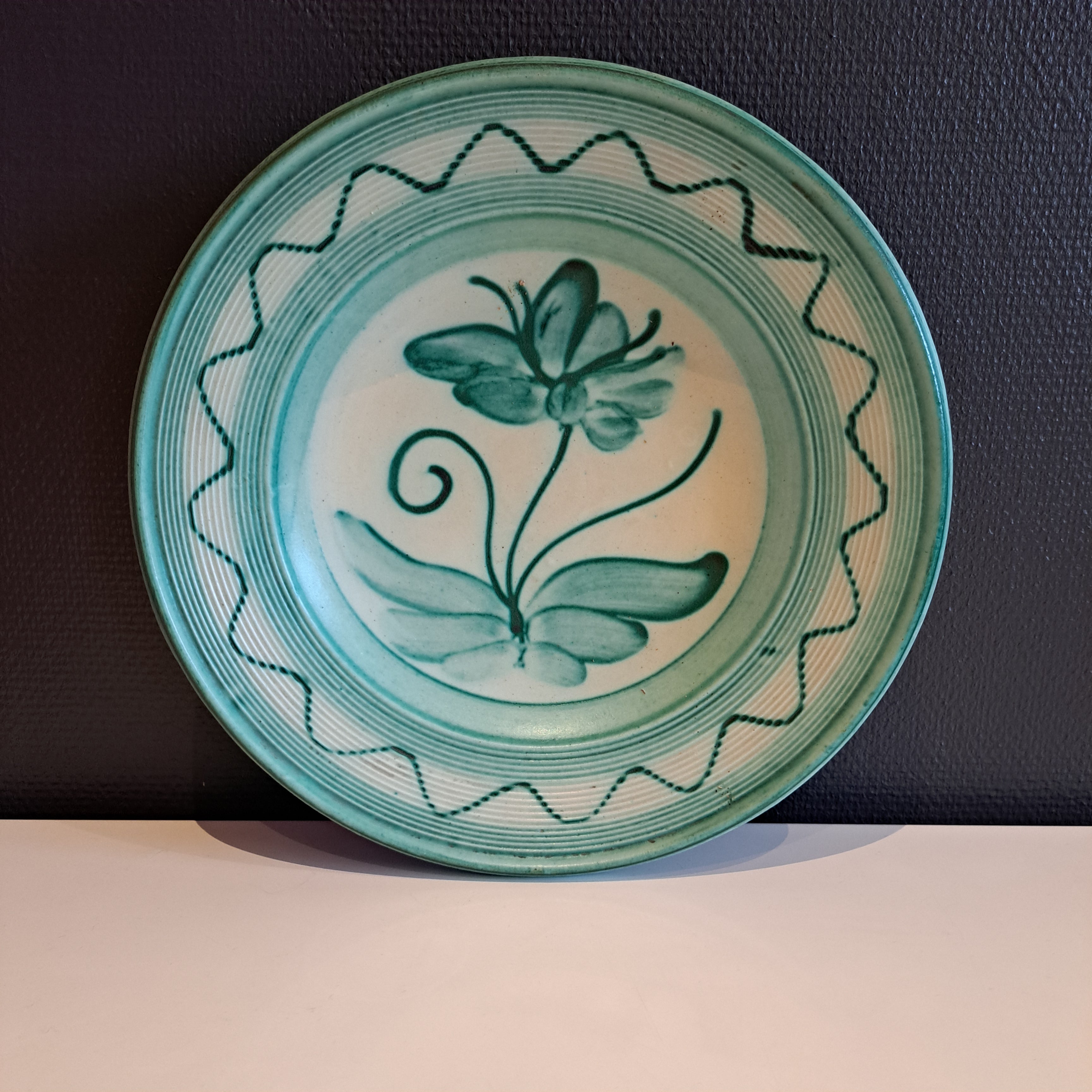 Kupittaan savi,  iso seinä- / tarjoilulautanen, Suova