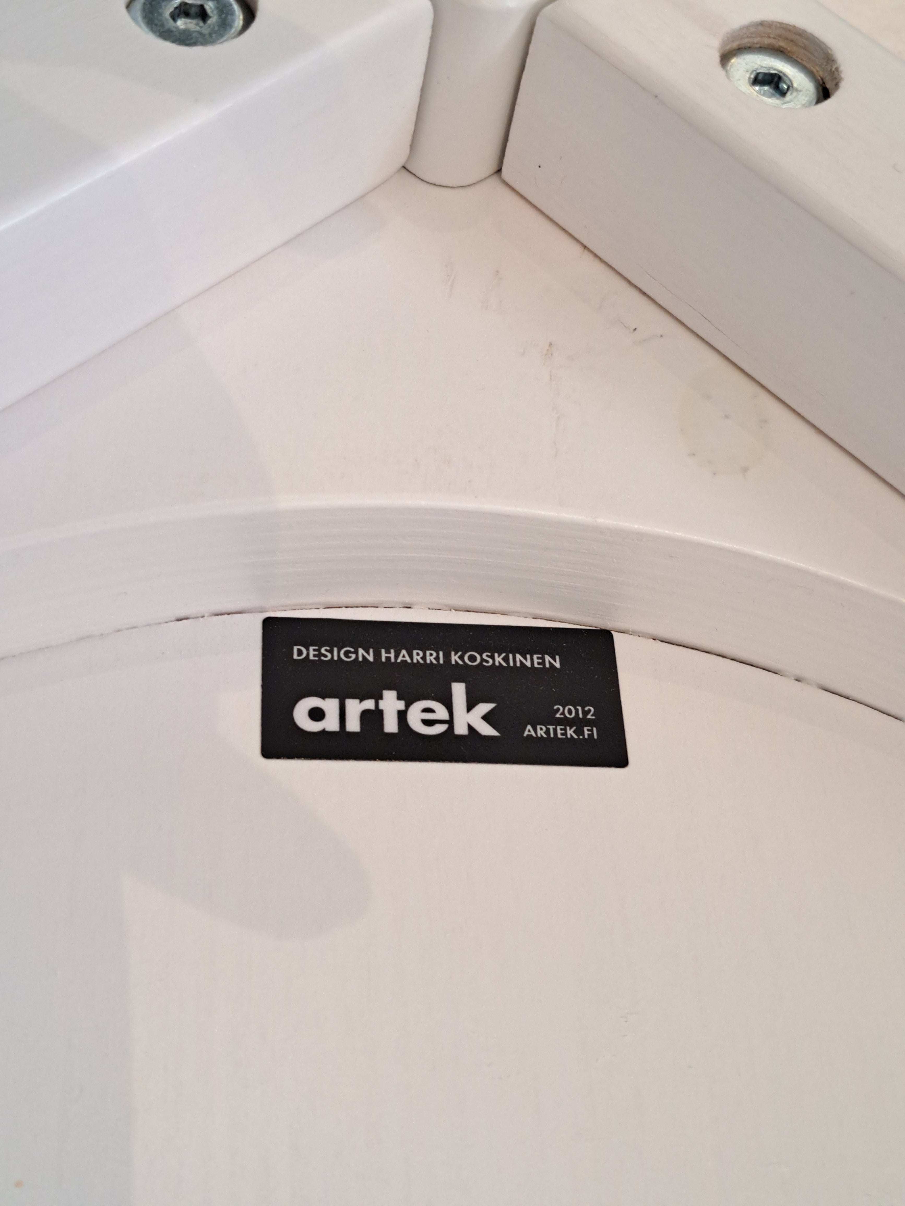 Artek Lento-tuoli, punainen tekstiiliverhoilu, Harri Koskinen, 2012