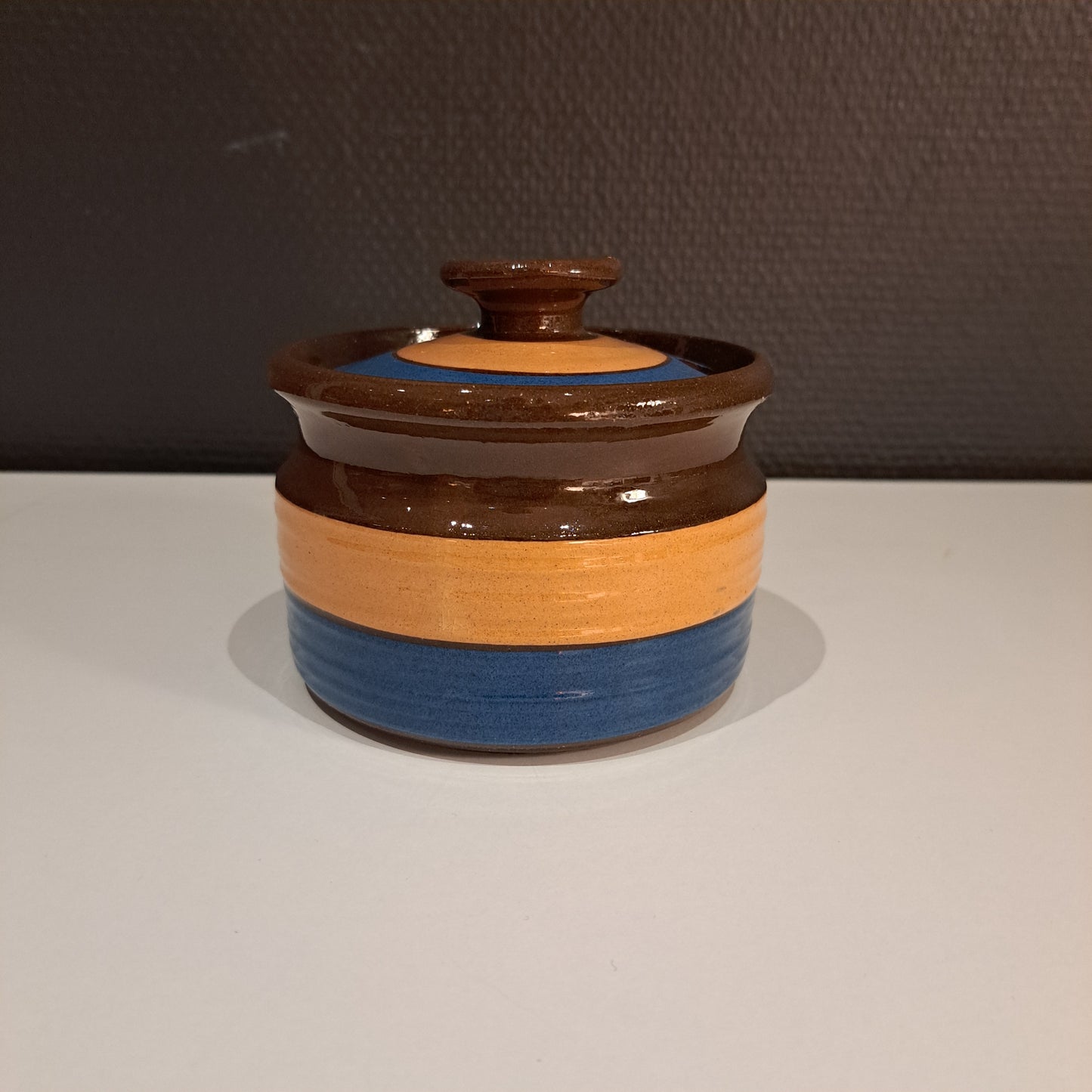 Kupittaan savi, kannellinen purnukka, raidallinen