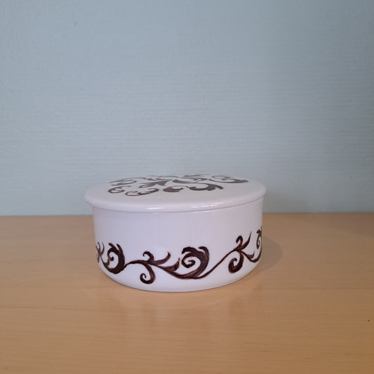 Kannellinen, keramiikka purnukka