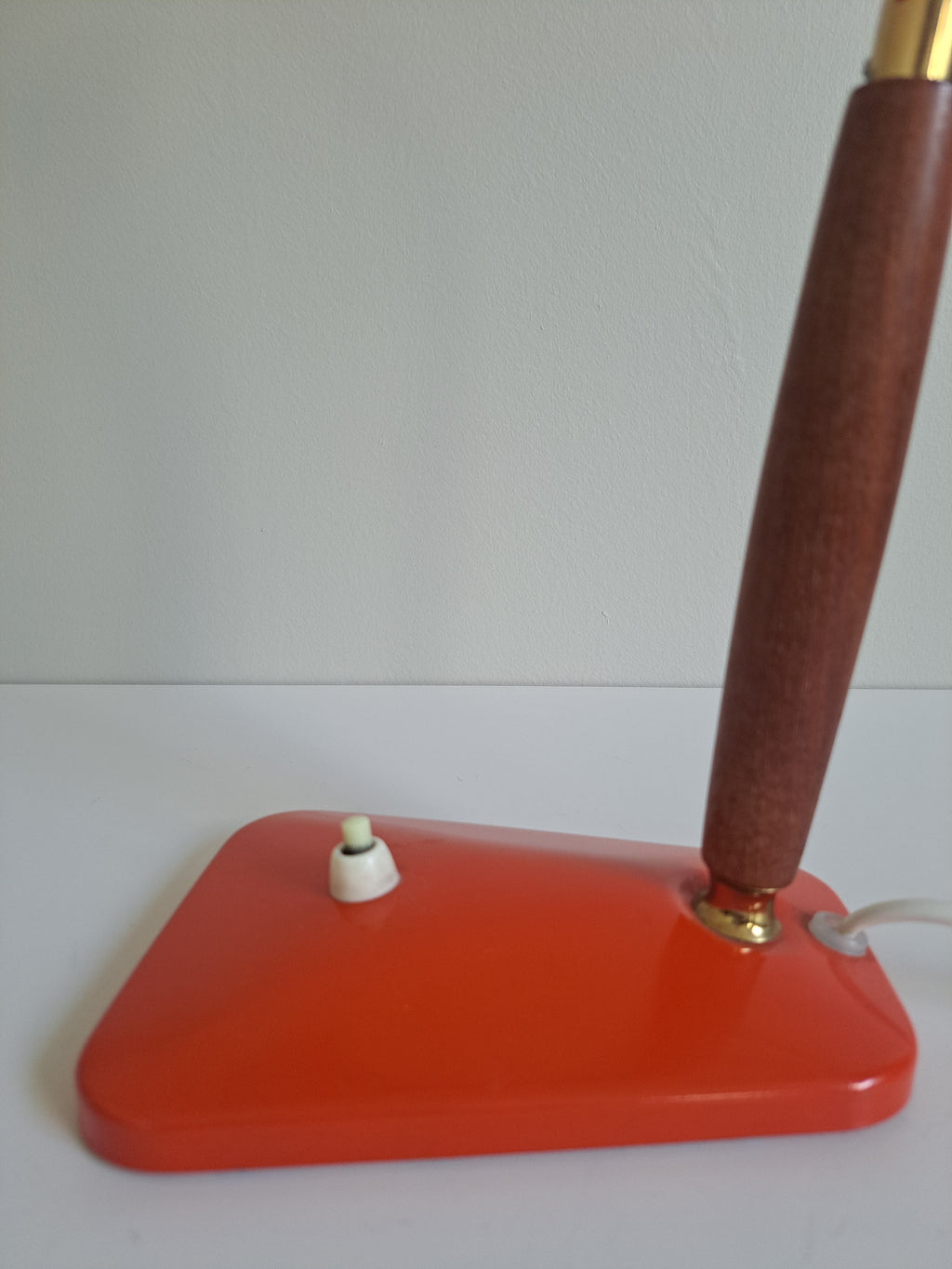 Valinte pöytävalaisin