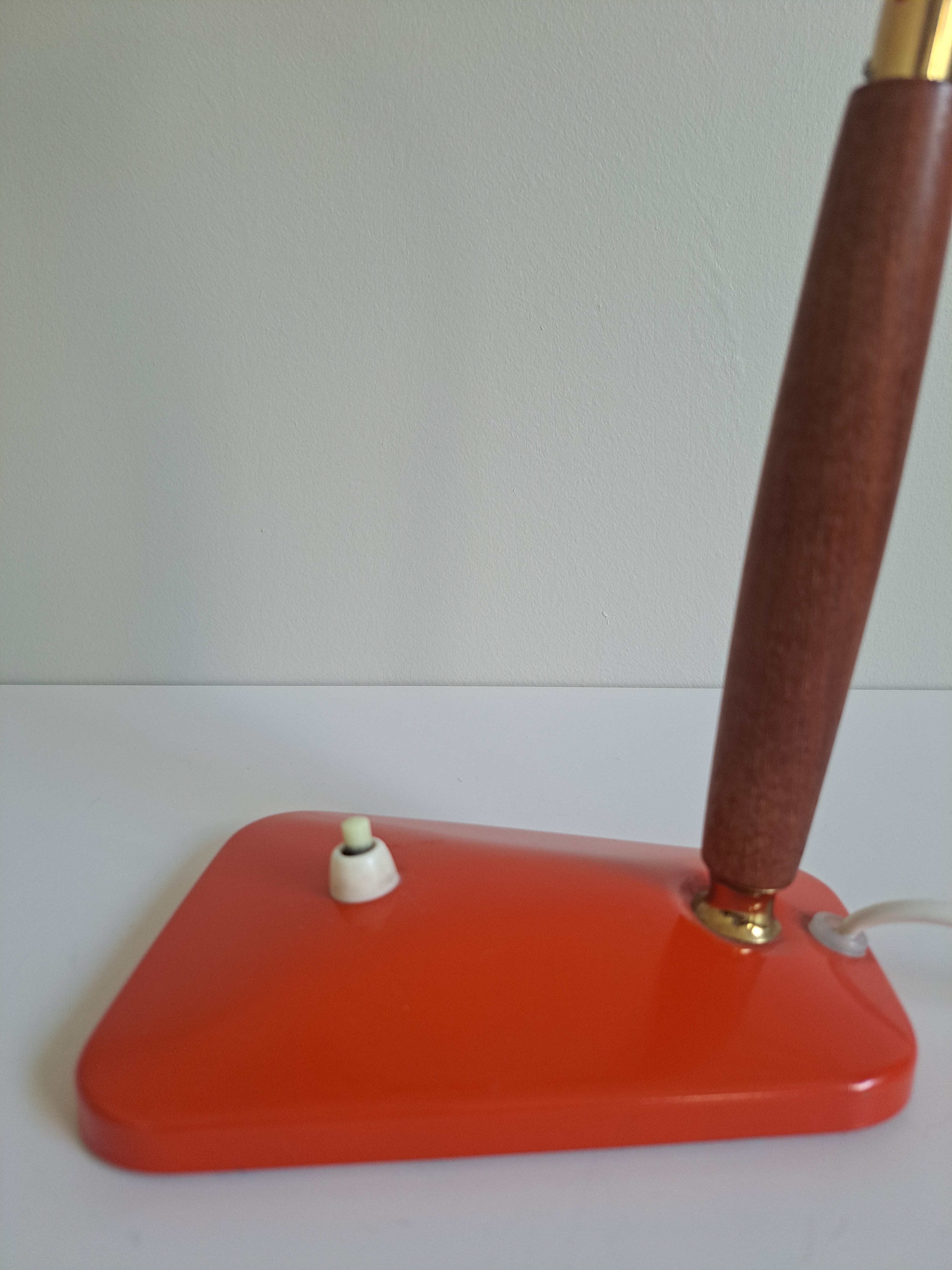 Valinte pöytävalaisin