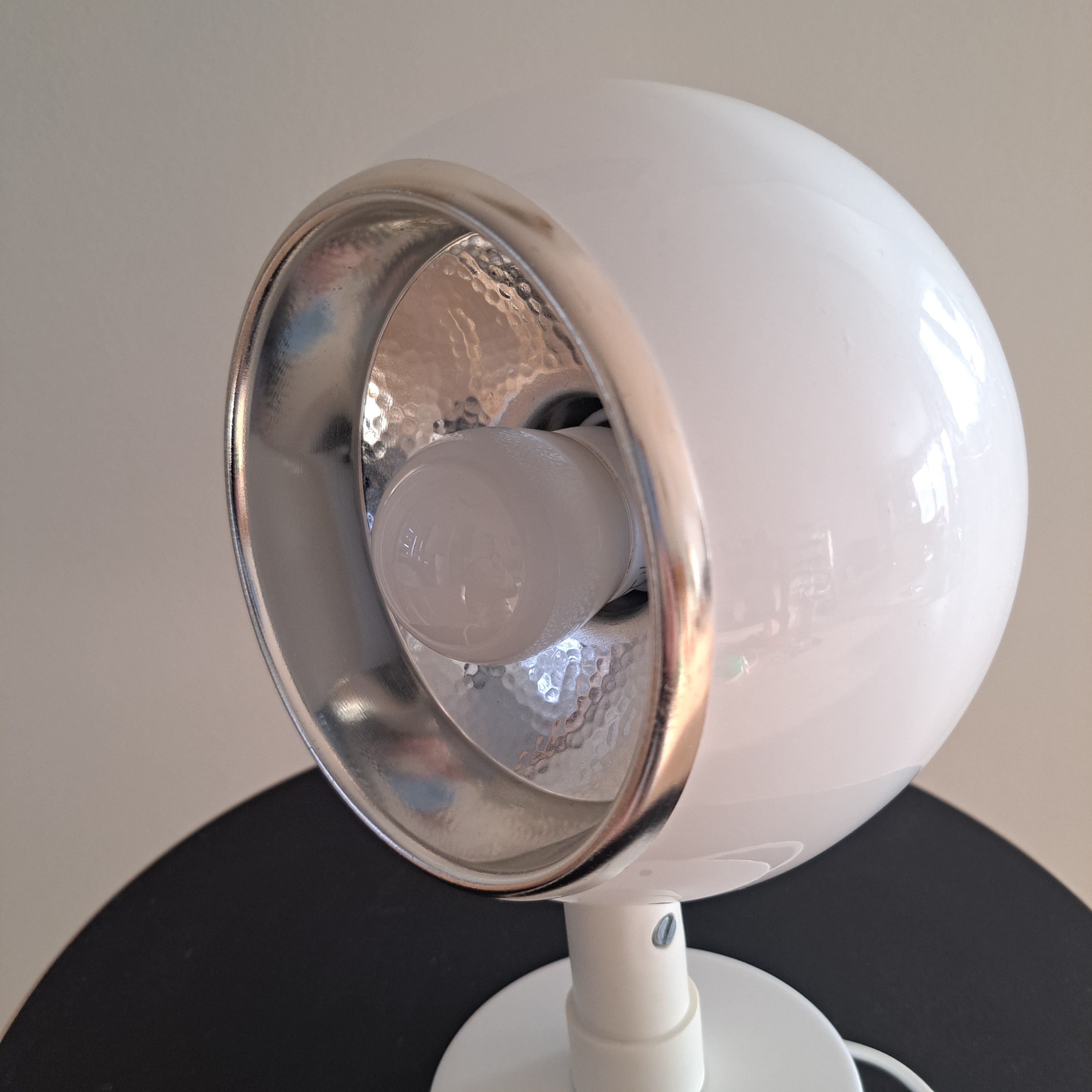 Valox, seinävalaisin